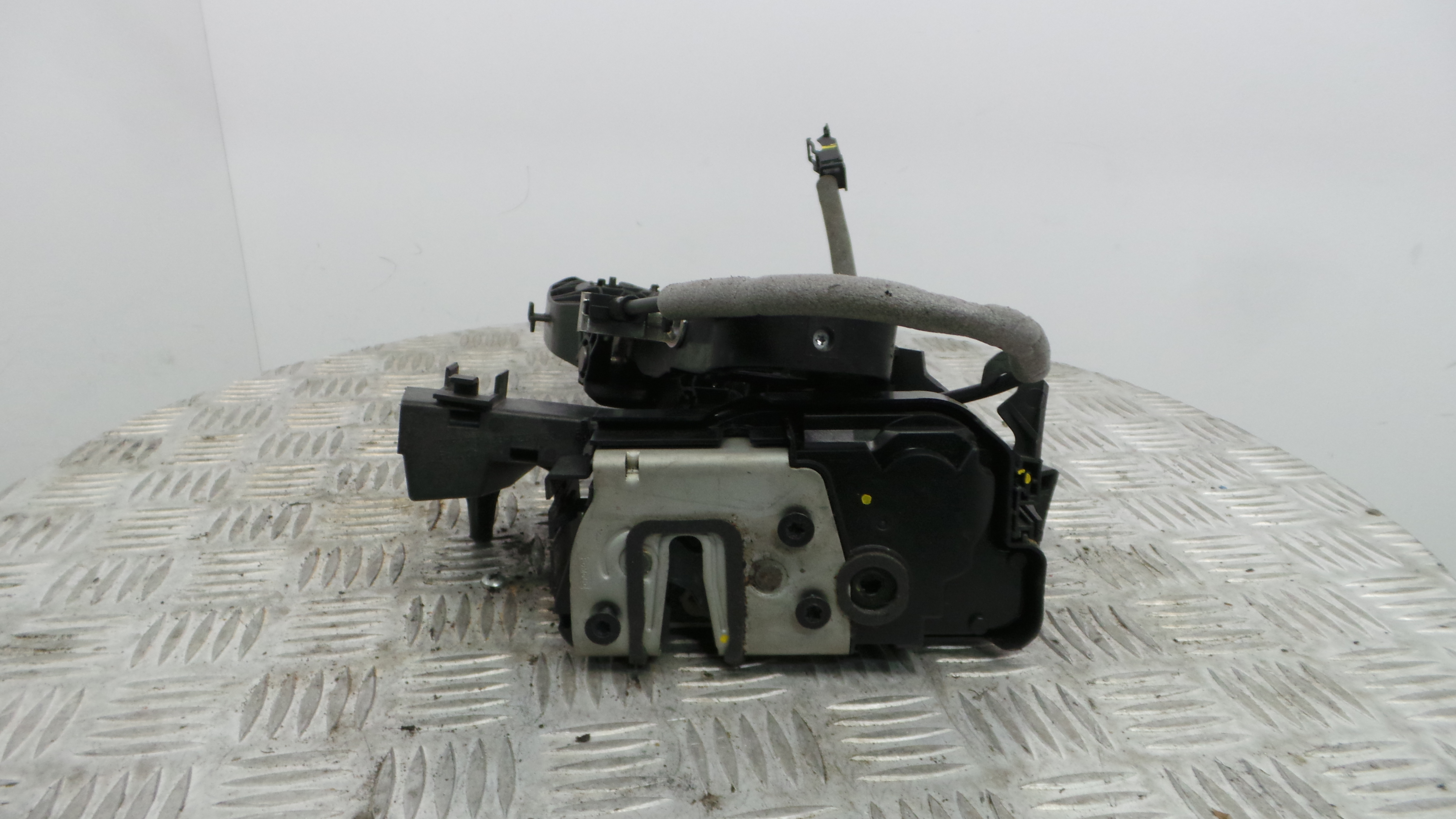 Fecho da Porta Trás Dto H1BB-A218A00-BE - FORD FIESTA VII (HJ, HF)-33639673