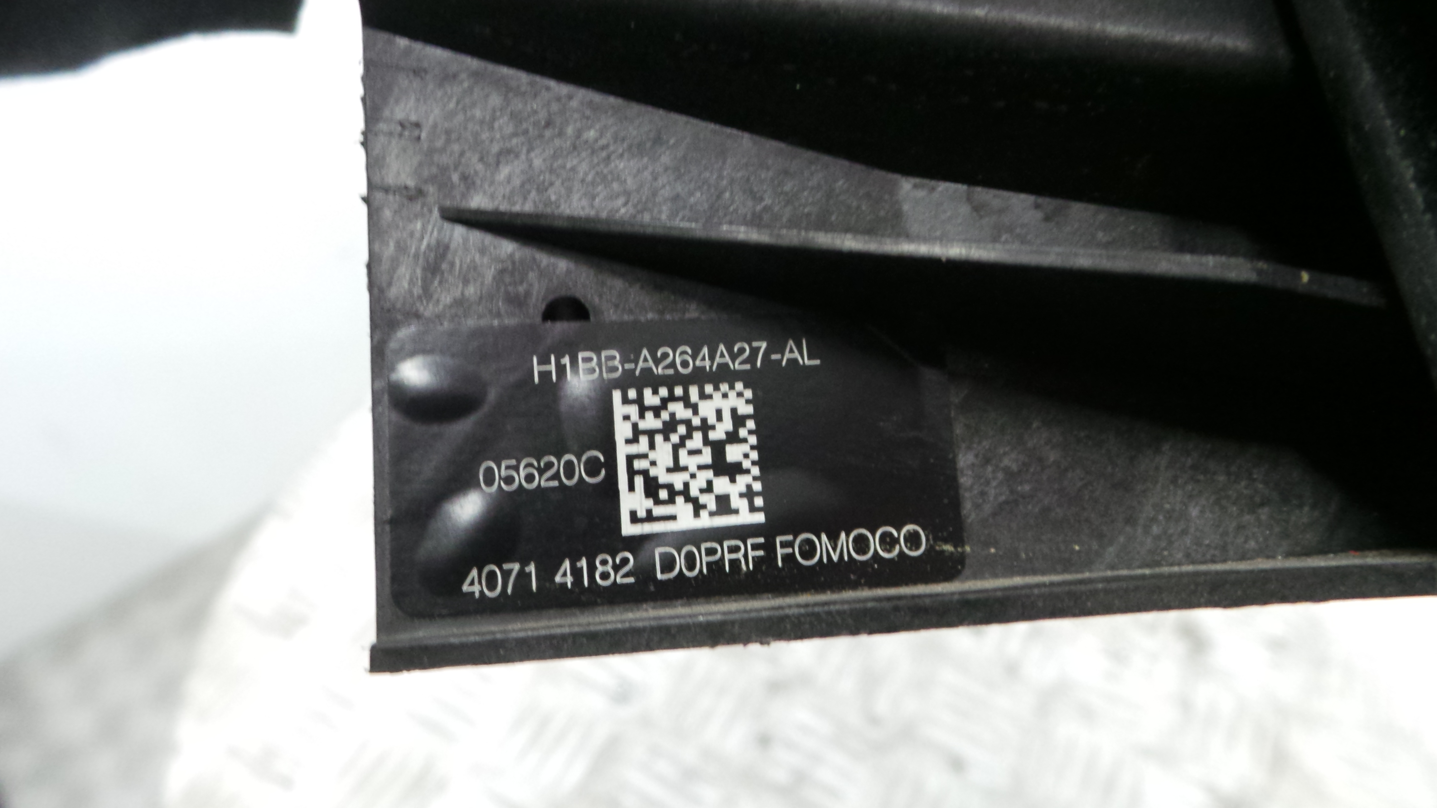 Fecho da Porta Trás Dto H1BB-A218A00-BE - FORD FIESTA VII (HJ, HF)-33639673