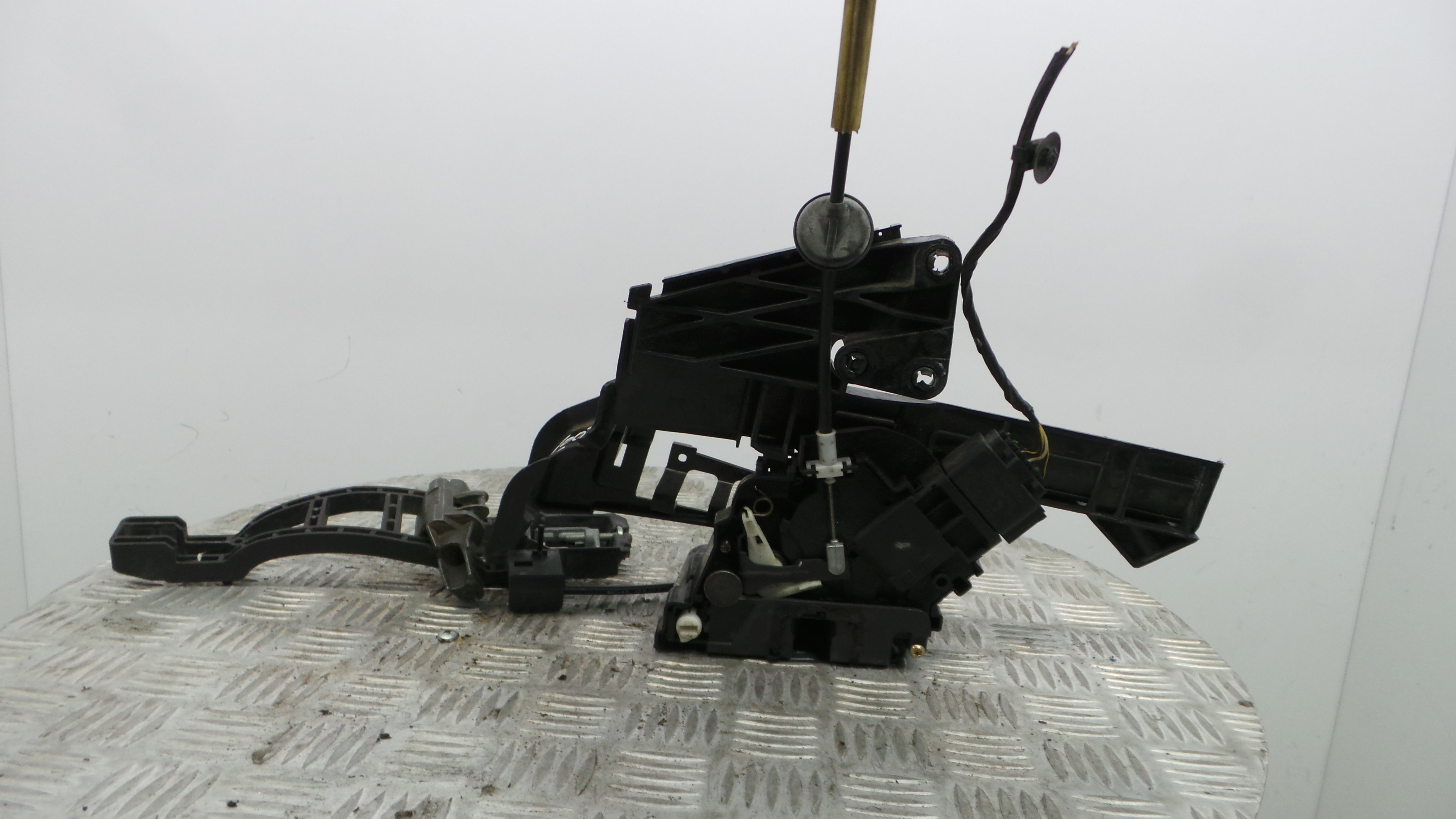 Fecho da Porta Trás Esq 4M5A-H26413-BC - FORD FOCUS II (DA_, HCP, DP)-33639699