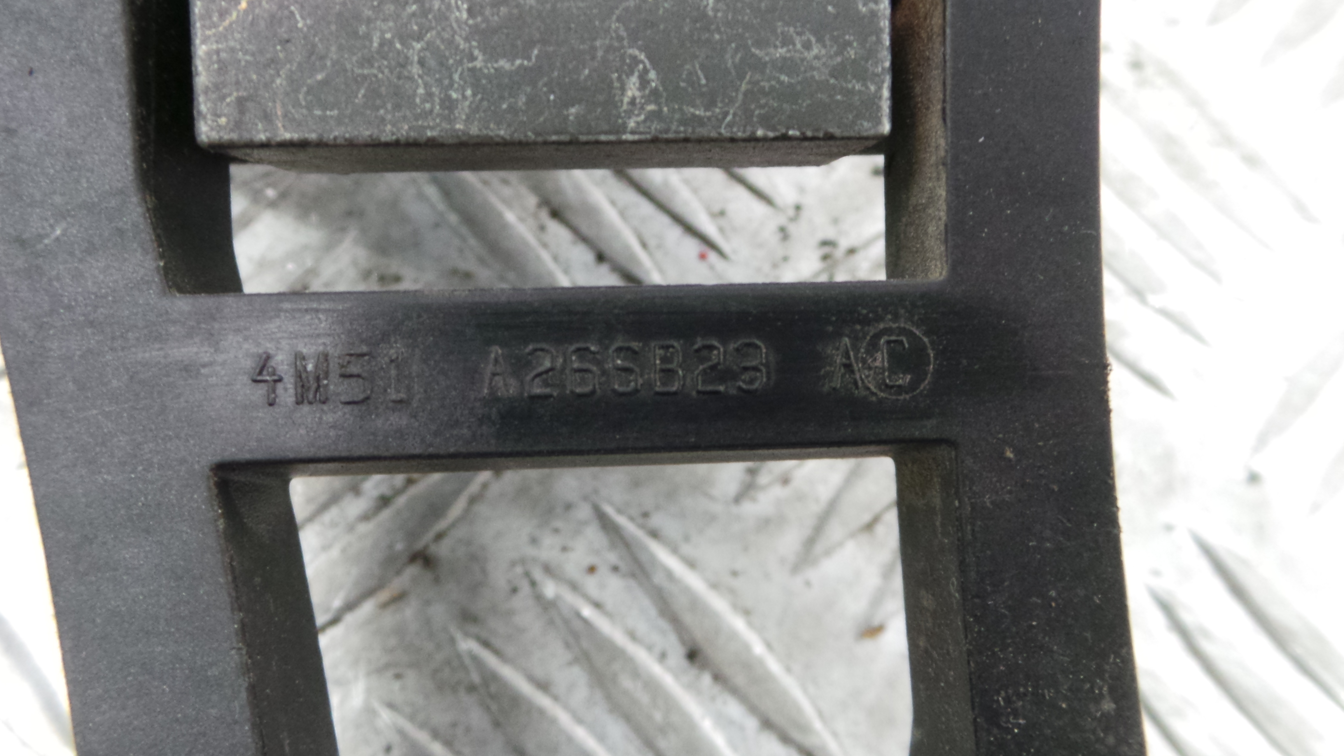 Fecho da Porta Trás Esq 4M5A-H26413-BC - FORD FOCUS II (DA_, HCP, DP)-33639699