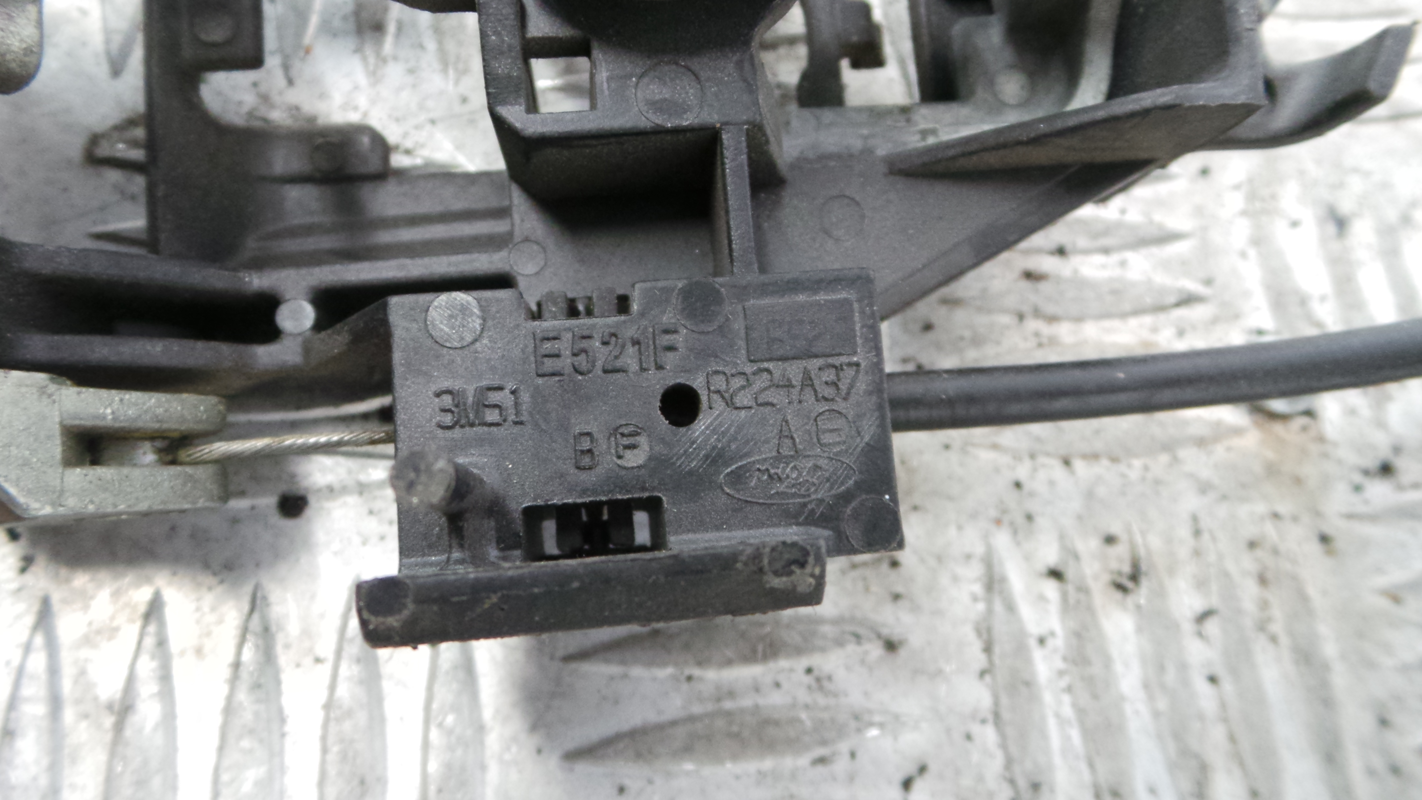 Fecho da Porta Frente Esq 3M5A-R21813-ER - FORD C-MAX (DM2)-33639707