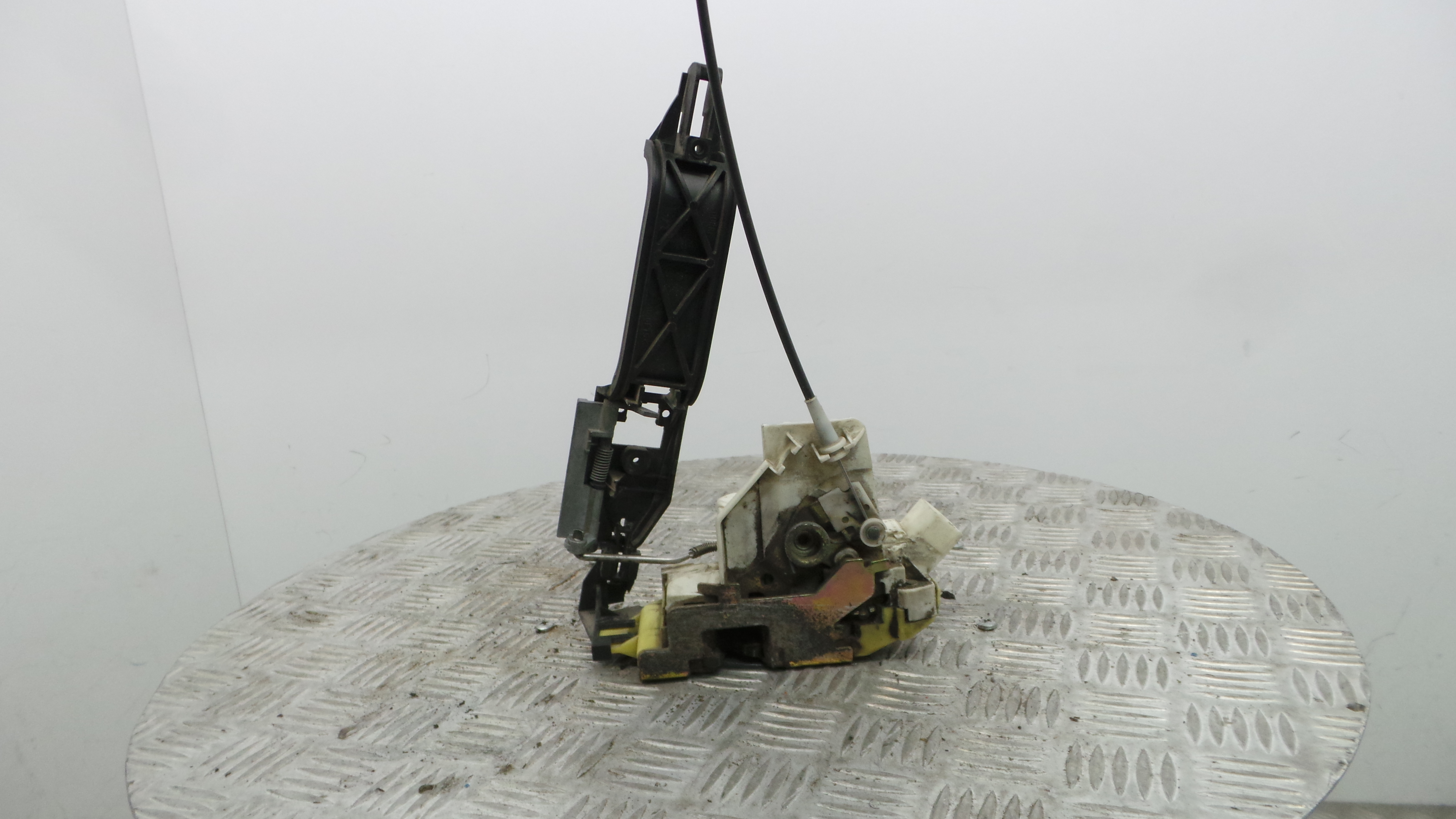 Fecho da Porta Trás Esq XS41-A26413-BH - FORD FOCUS I Clipper (DNW), FOCUS I Turnier (DNW)-33639713