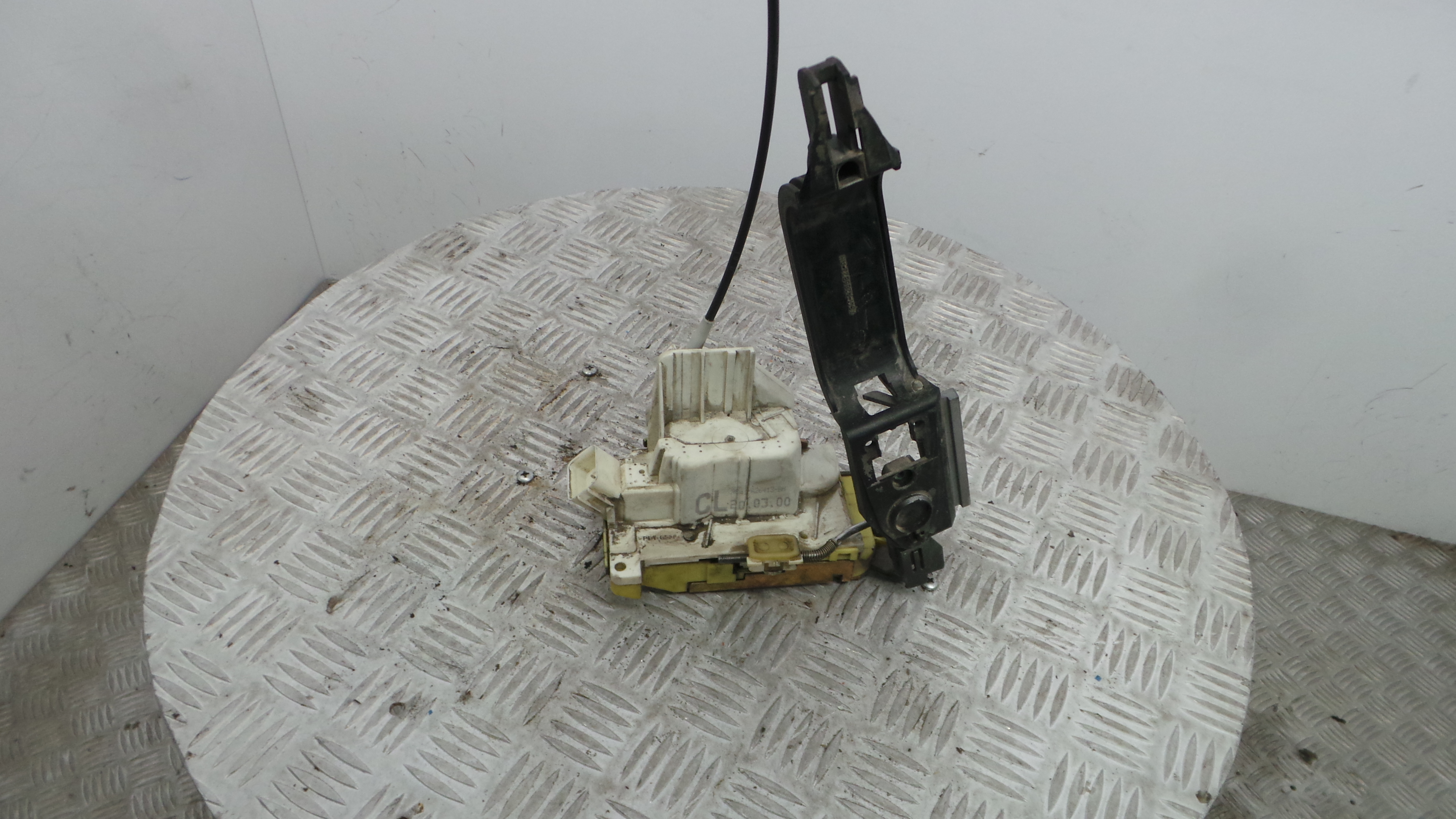 Fecho da Porta Trás Esq XS41-A26413-BH - FORD FOCUS I Clipper (DNW), FOCUS I Turnier (DNW)-33639713