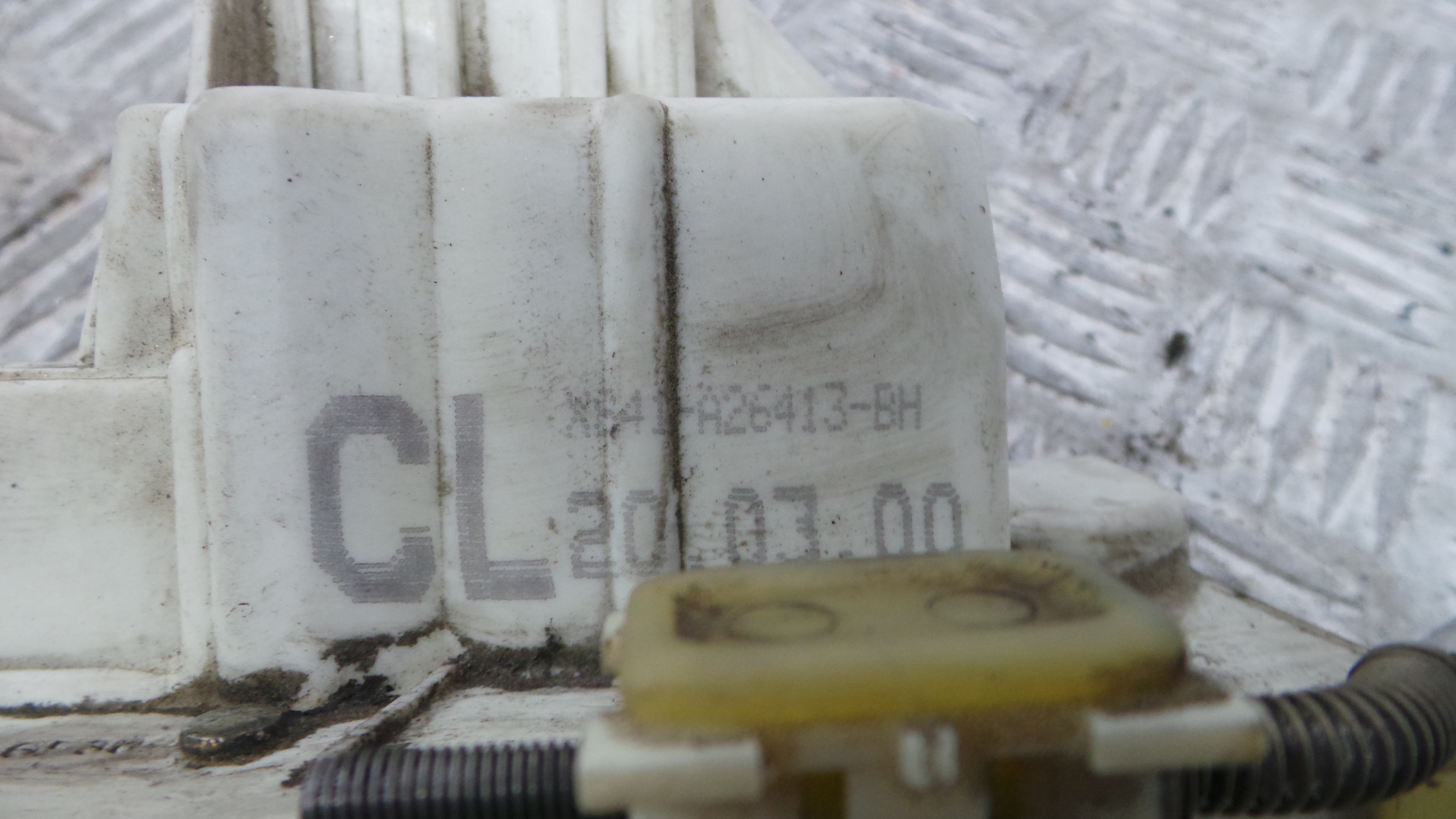 Fecho da Porta Trás Esq XS41-A26413-BH - FORD FOCUS I Clipper (DNW), FOCUS I Turnier (DNW)-33639713