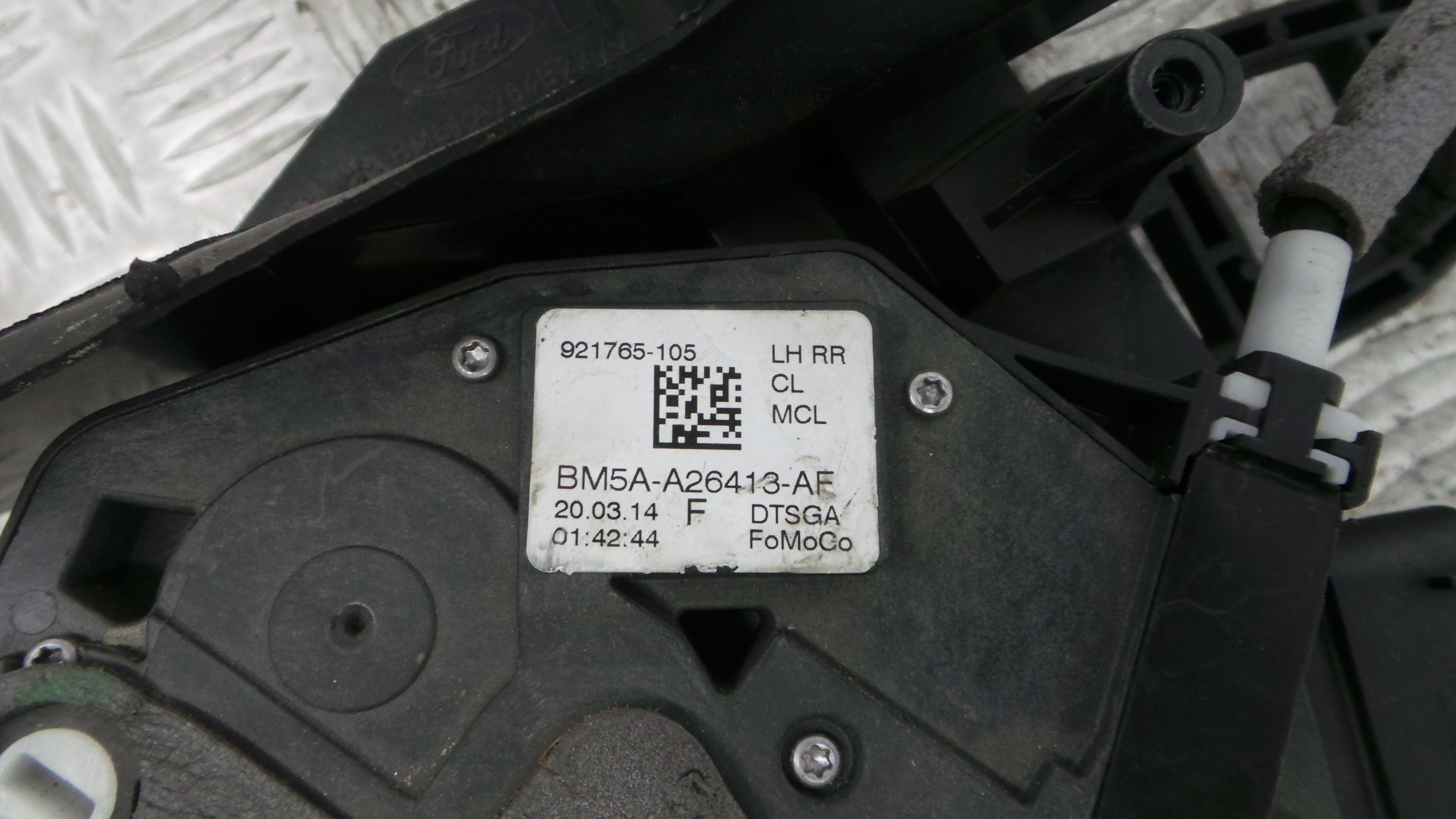 Fecho da Porta Trás Esq BM5A-A26413-AF - FORD FOCUS III-33639725