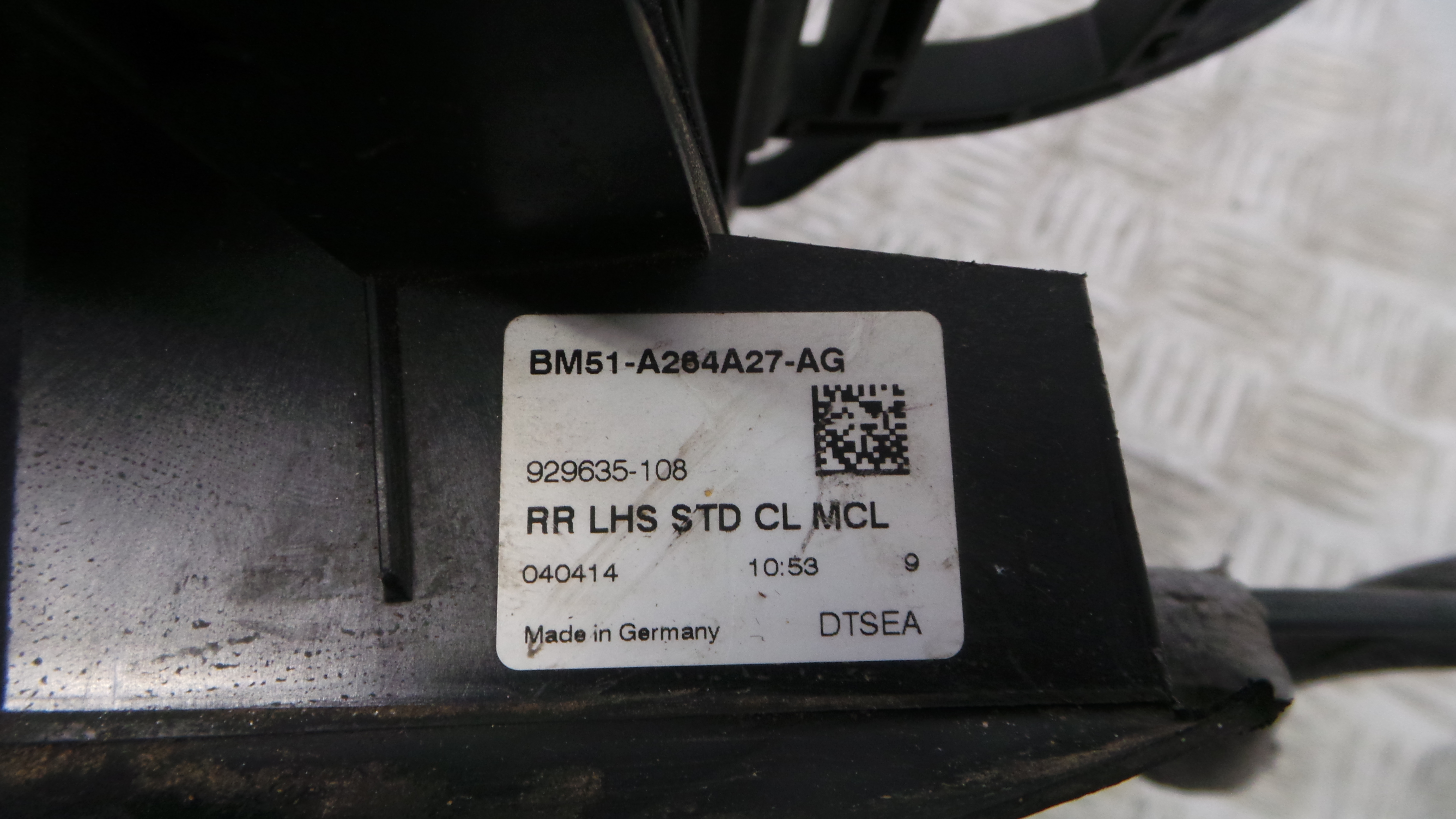 Fecho da Porta Trás Esq BM5A-A26413-AF - FORD FOCUS III-33639725