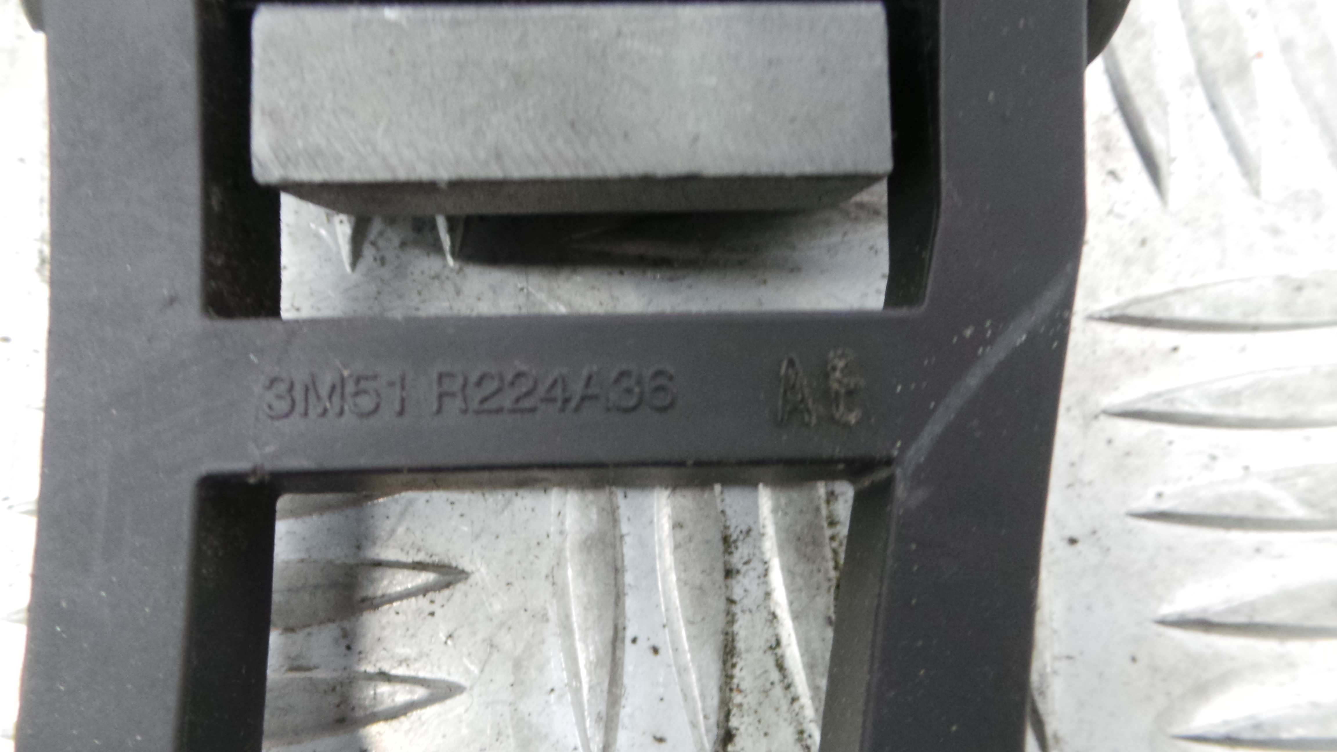 Fecho da Porta Frente Dto 7M5A-R21812-AA - FORD C-MAX (DM2)-33639770