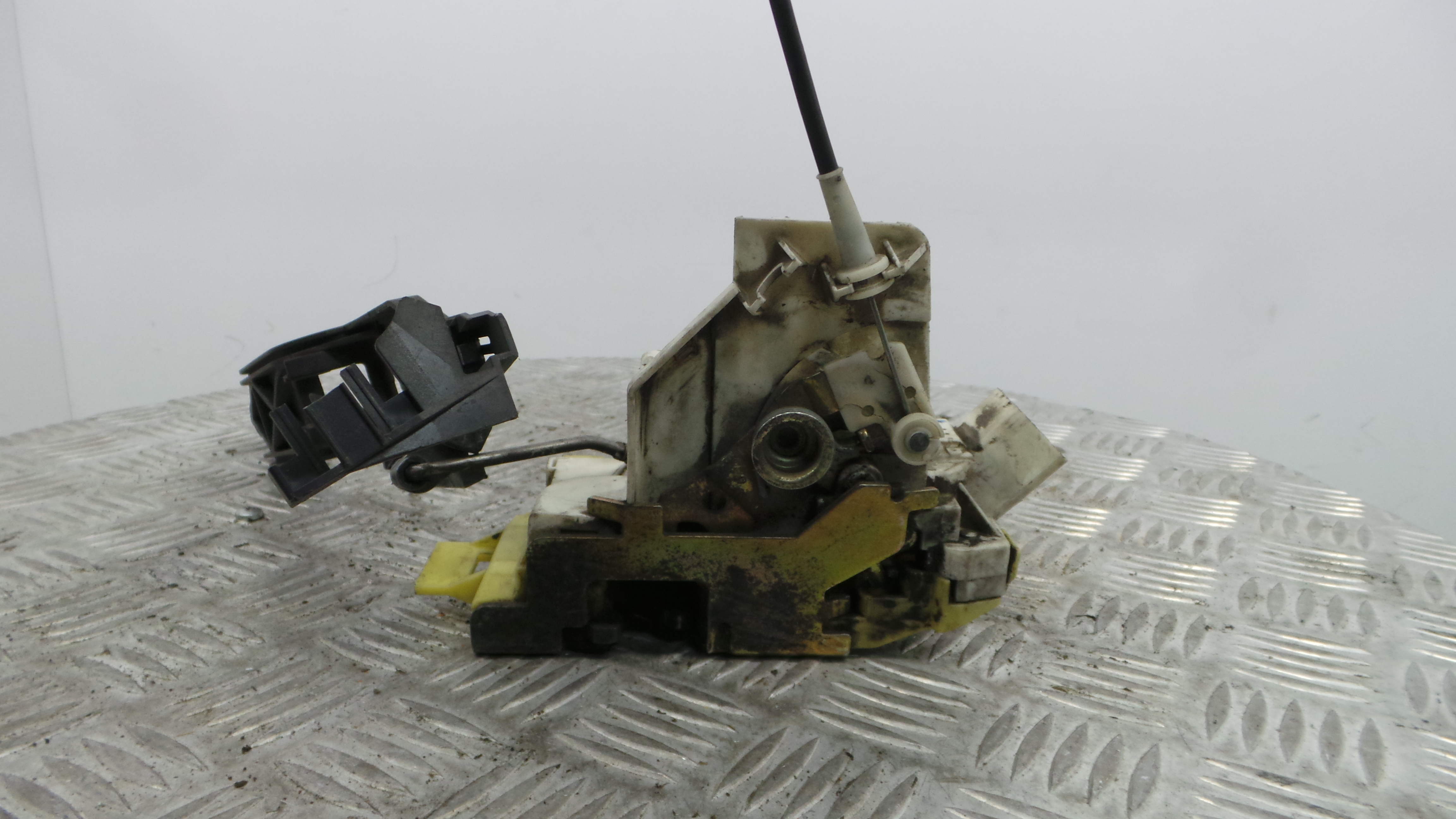 Fecho da Porta Trás Esq XS41-A26413-BH - FORD FOCUS I (DAW, DBW)-33639782