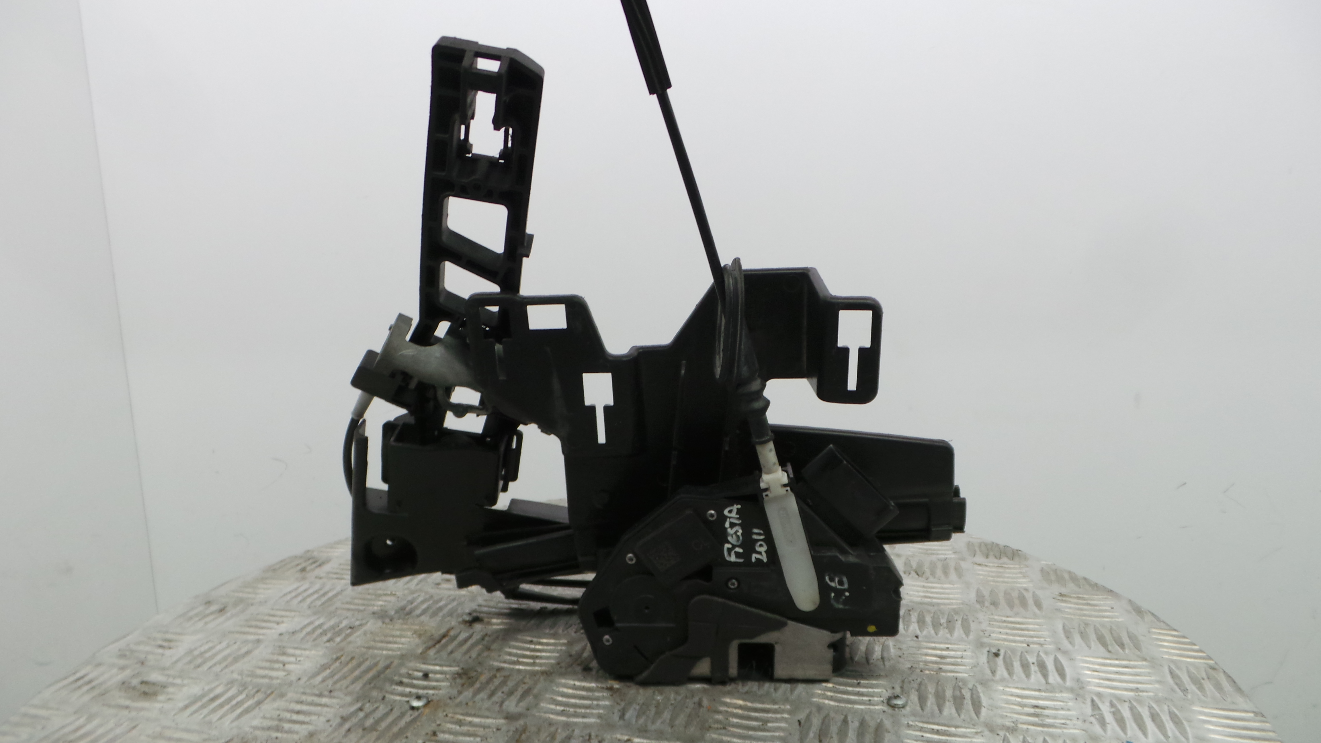 Fecho da Porta Frente Esq 8A6A-A21813-AF - FORD FIESTA VI (CB1, CCN)-33639788