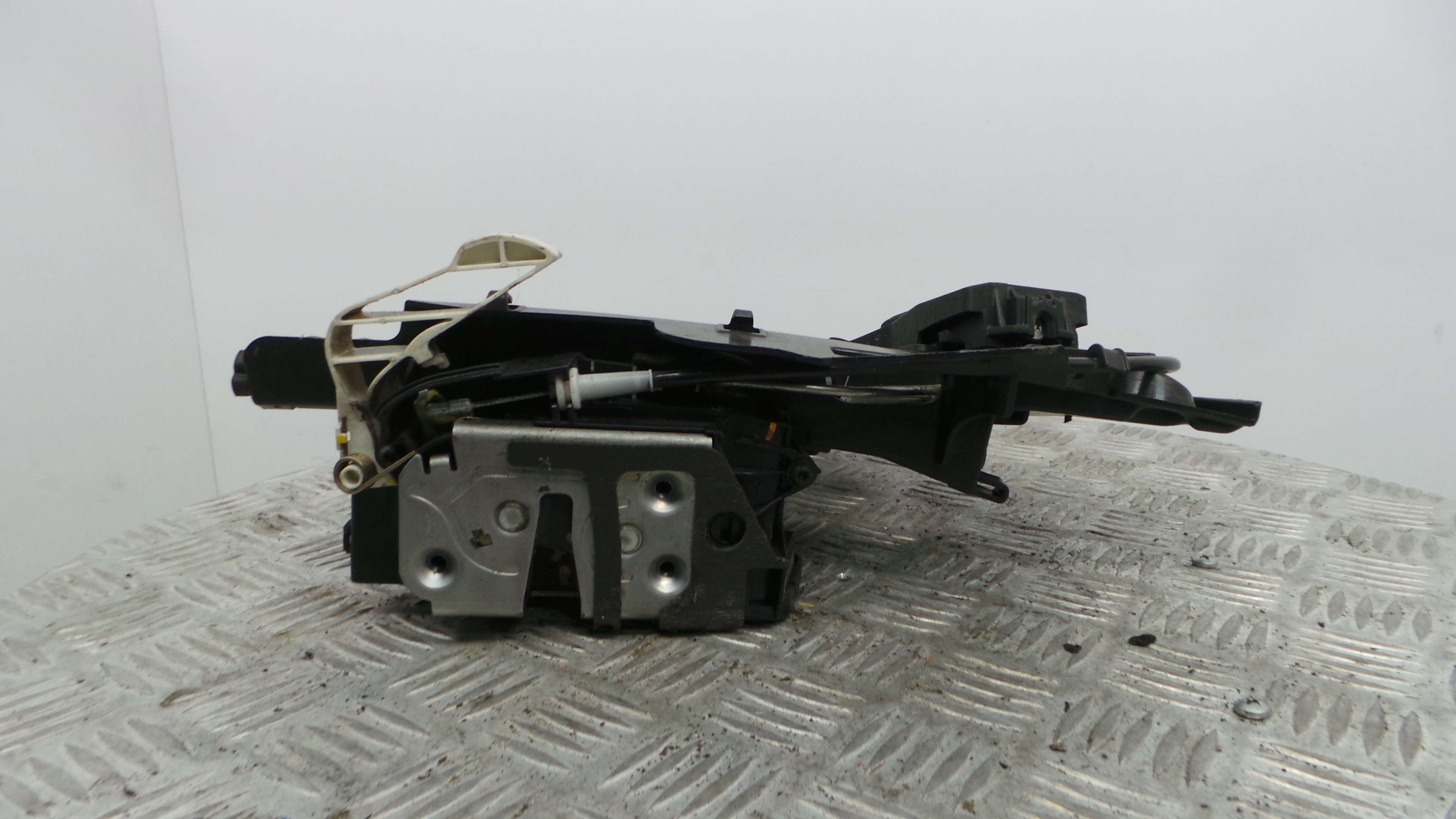 Fecho da Porta Frente Esq 8A6A-A21813-AF - FORD FIESTA VI (CB1, CCN)-33639788