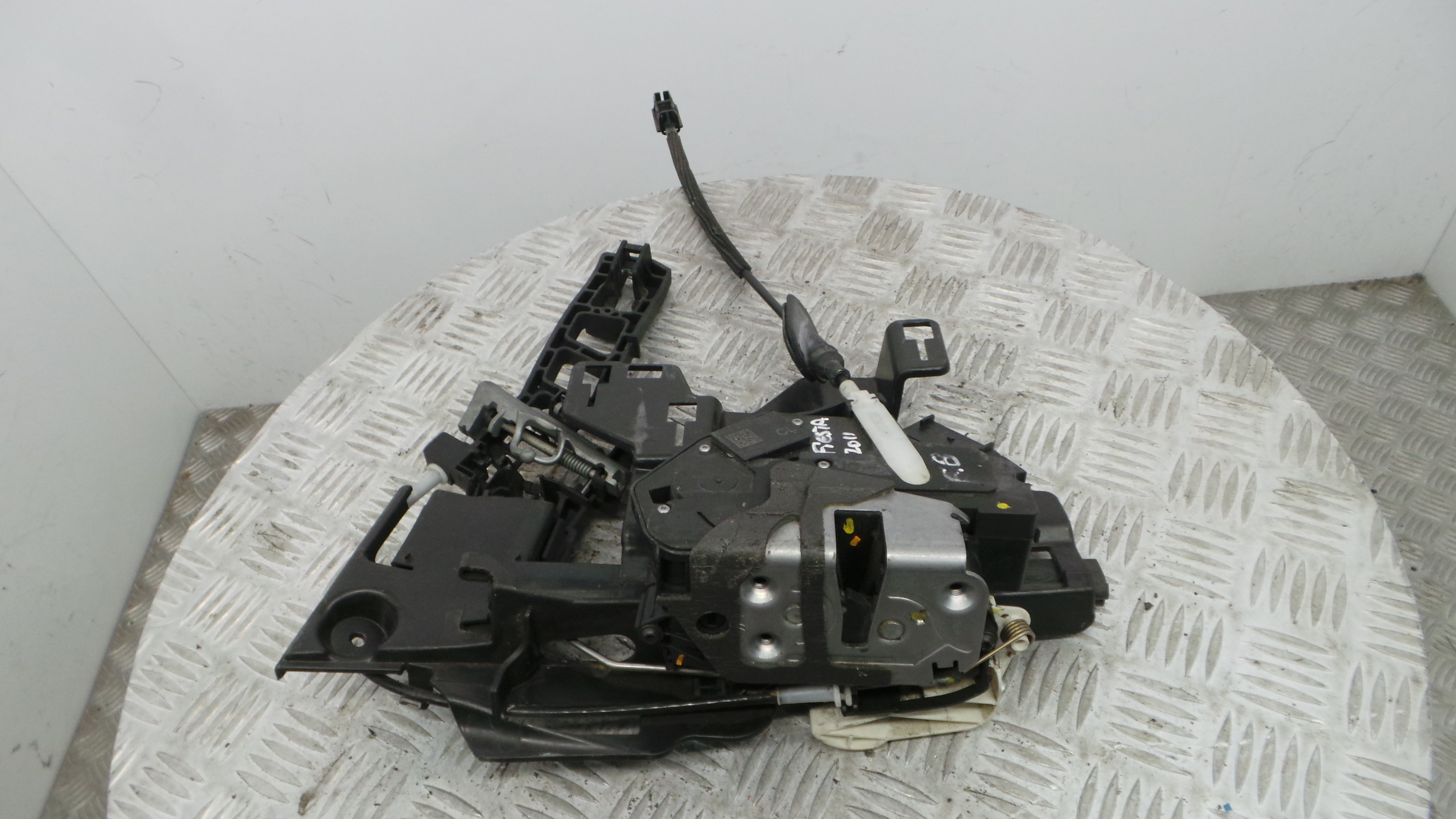 Fecho da Porta Frente Esq 8A6A-A21813-AF - FORD FIESTA VI (CB1, CCN)-33639788