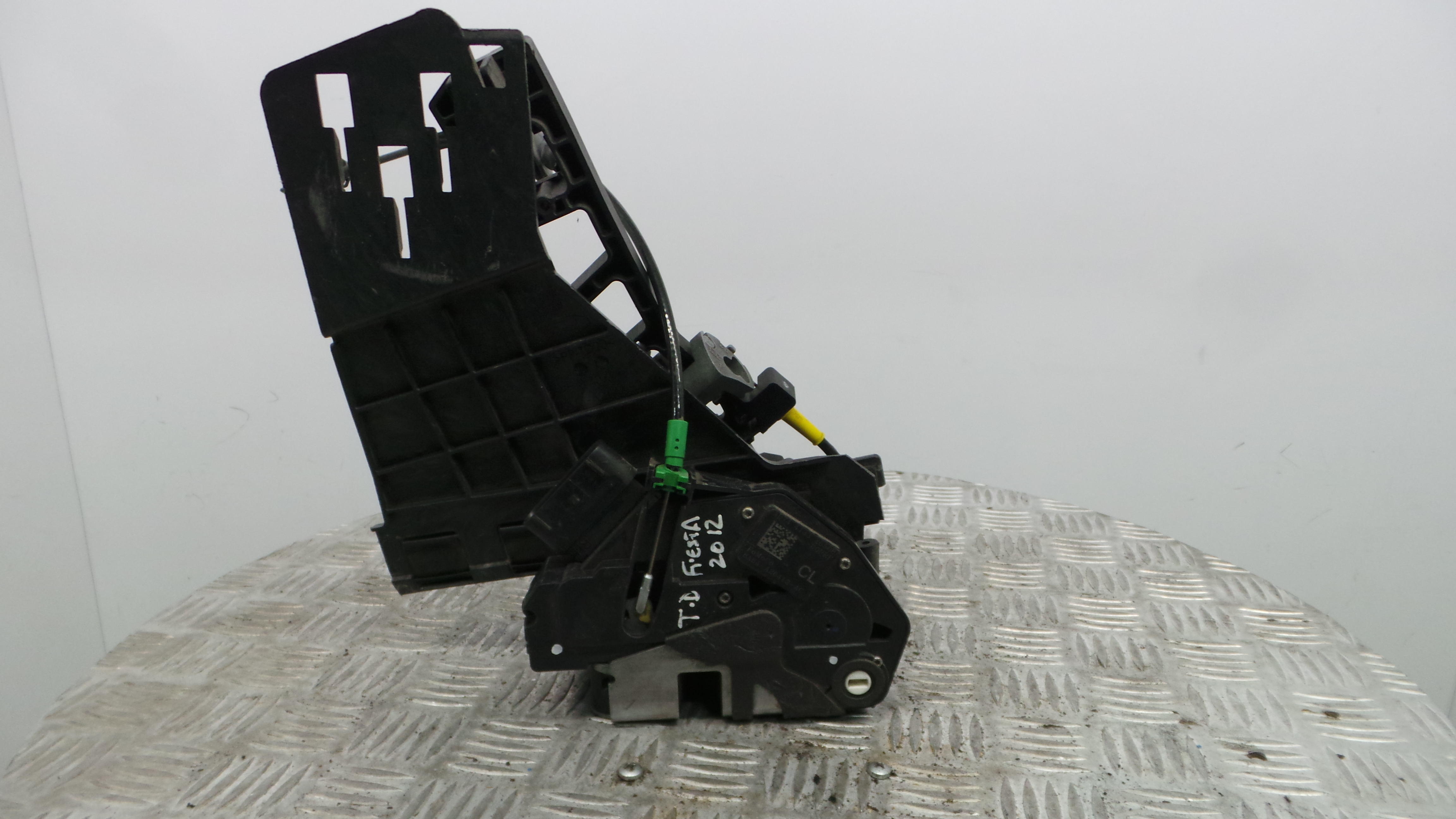 Fecho da Porta Trás Dto 8A6A-A26412-AC - FORD FIESTA VI (CB1, CCN)-33639815 Fecho da Porta Trás Dto 8A6A-A26412-AC - FORD FIESTA VI (CB1, CCN)-33639815