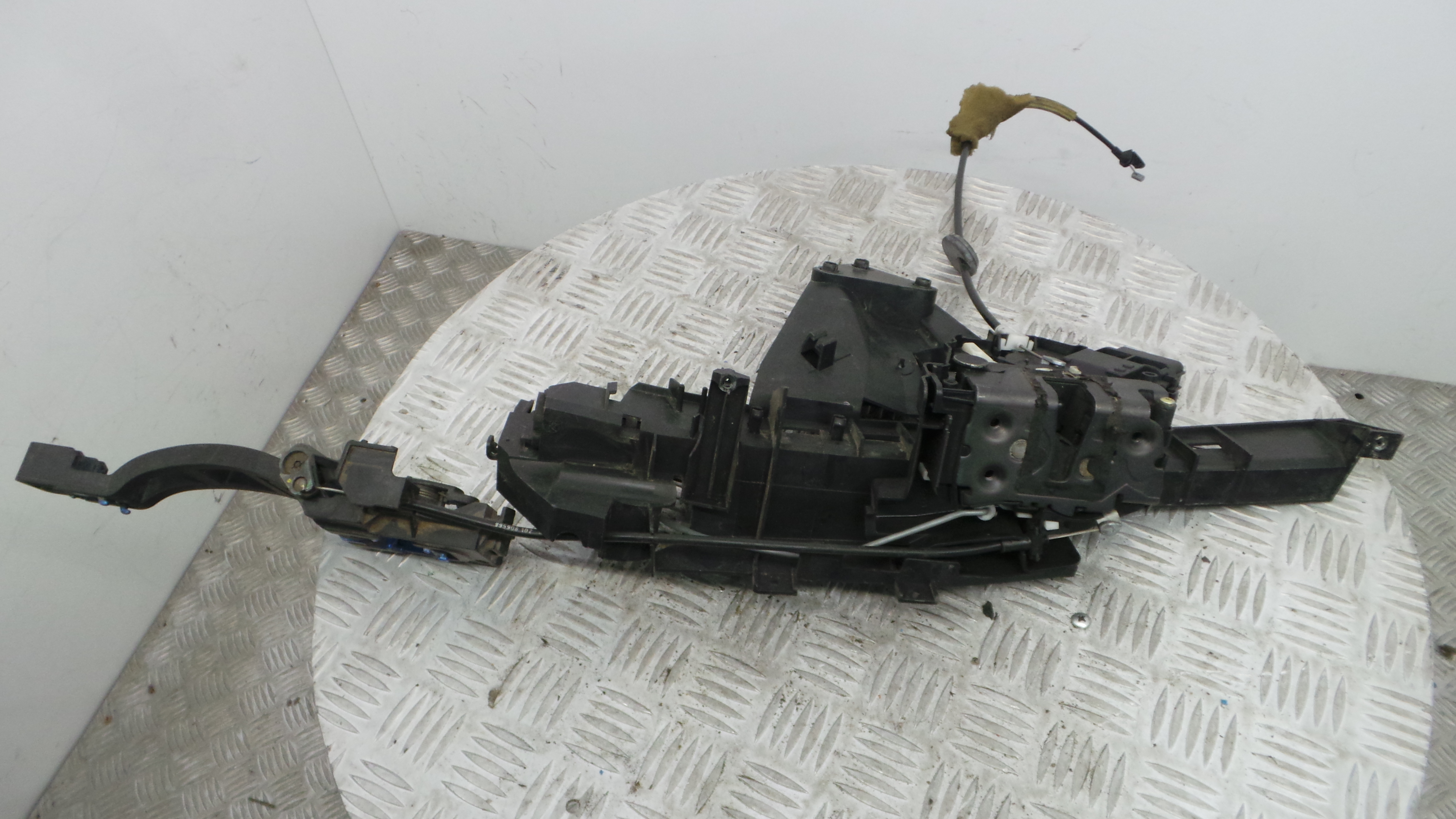 Fecho da Porta Frente Esq 3M51-R21979-AB - FORD FOCUS C-MAX (DM2)-33639821