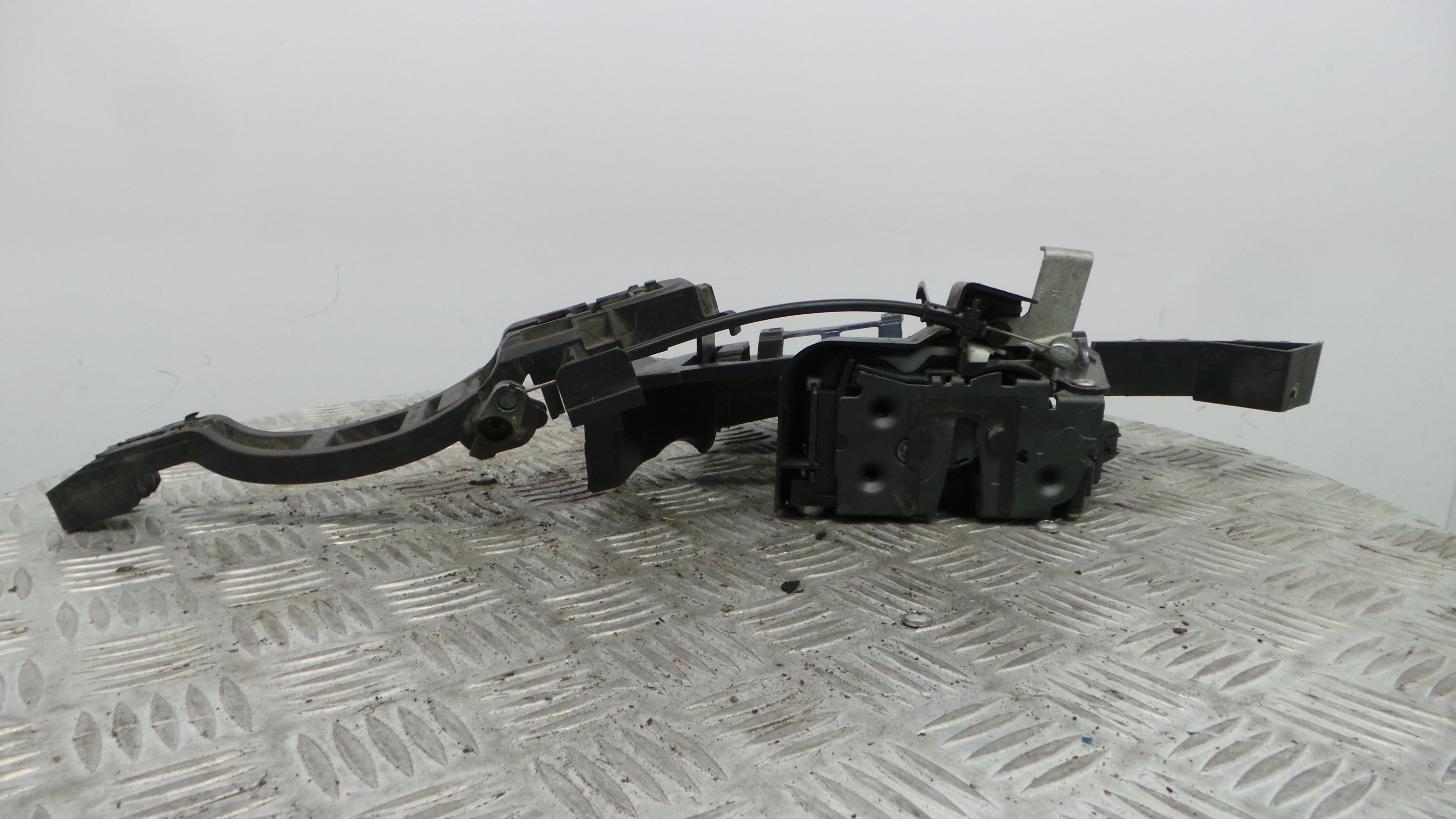 Fecho da Porta Trás Dto 4M51-A266B30-AC - FORD FOCUS II (DA_, HCP, DP)-33639826