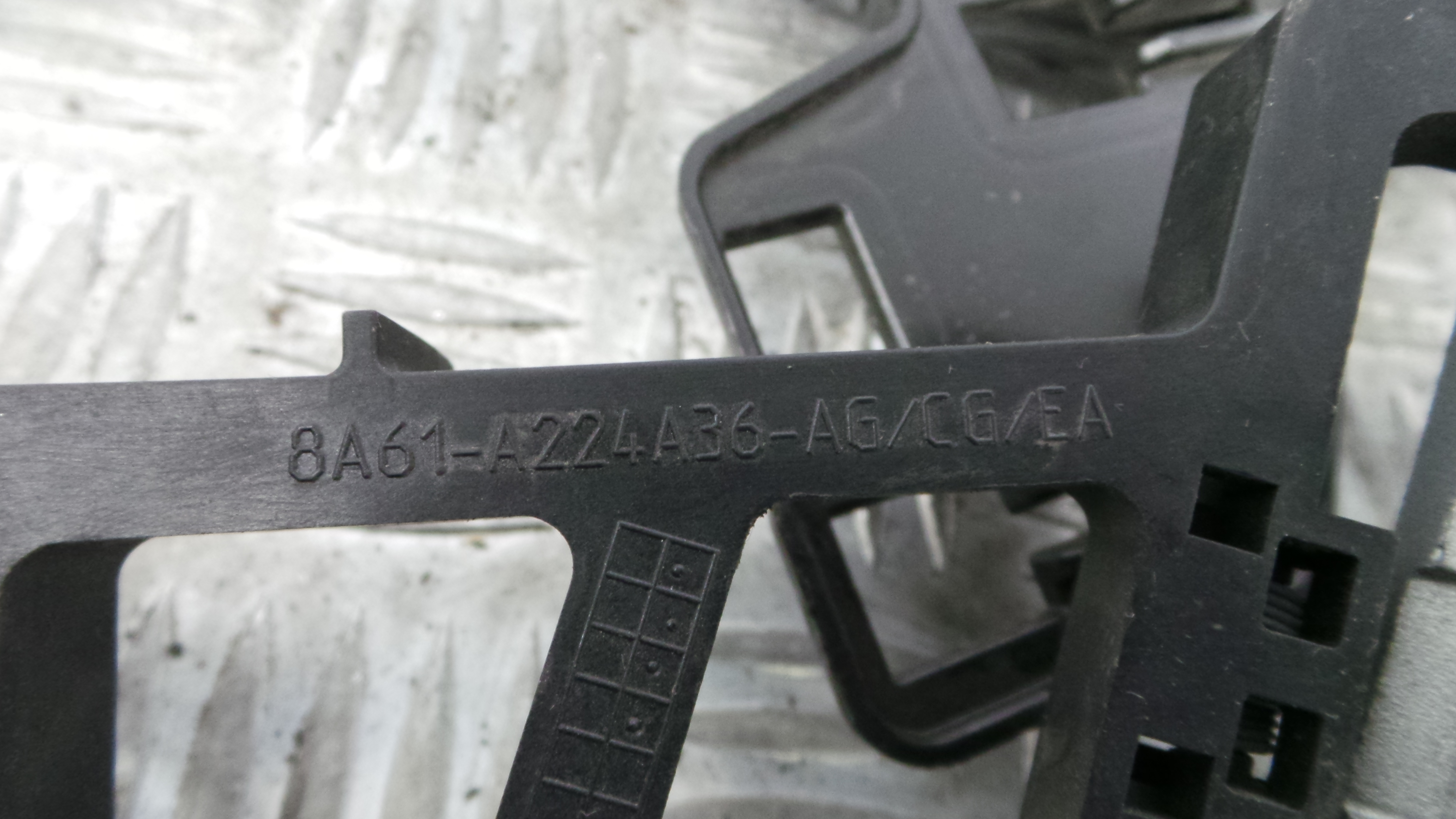 Fecho da Porta Frente Dto 8A6A-A21812-BD - FORD FIESTA VI (CB1, CCN)-33639848