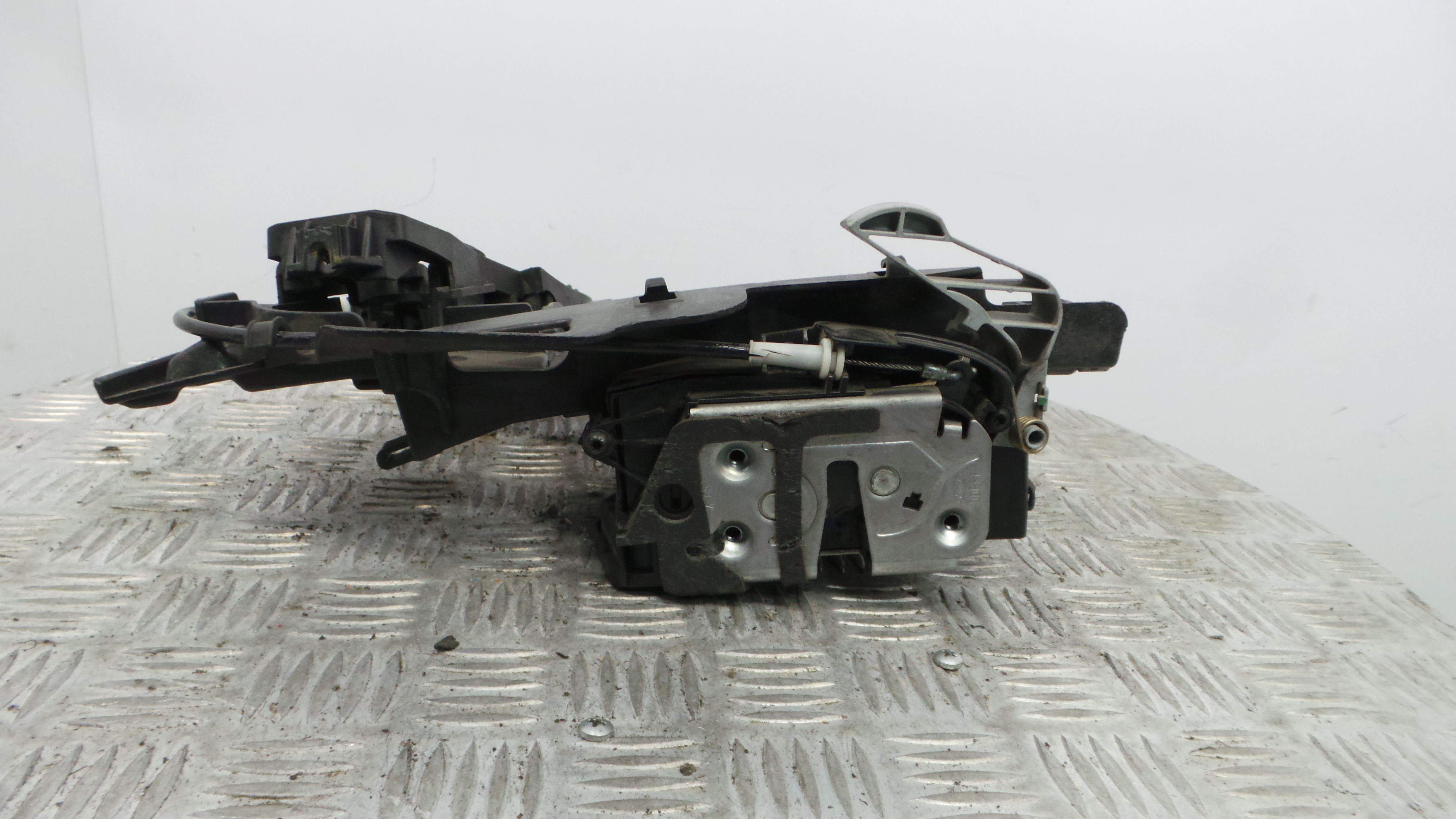 Fecho da Porta Frente Dto 8A6A-A21812-BC - FORD FIESTA VI (CB1, CCN)-33639855 Fecho da Porta Frente Dto 8A6A-A21812-BC - FORD FIESTA VI (CB1, CCN)-33639855