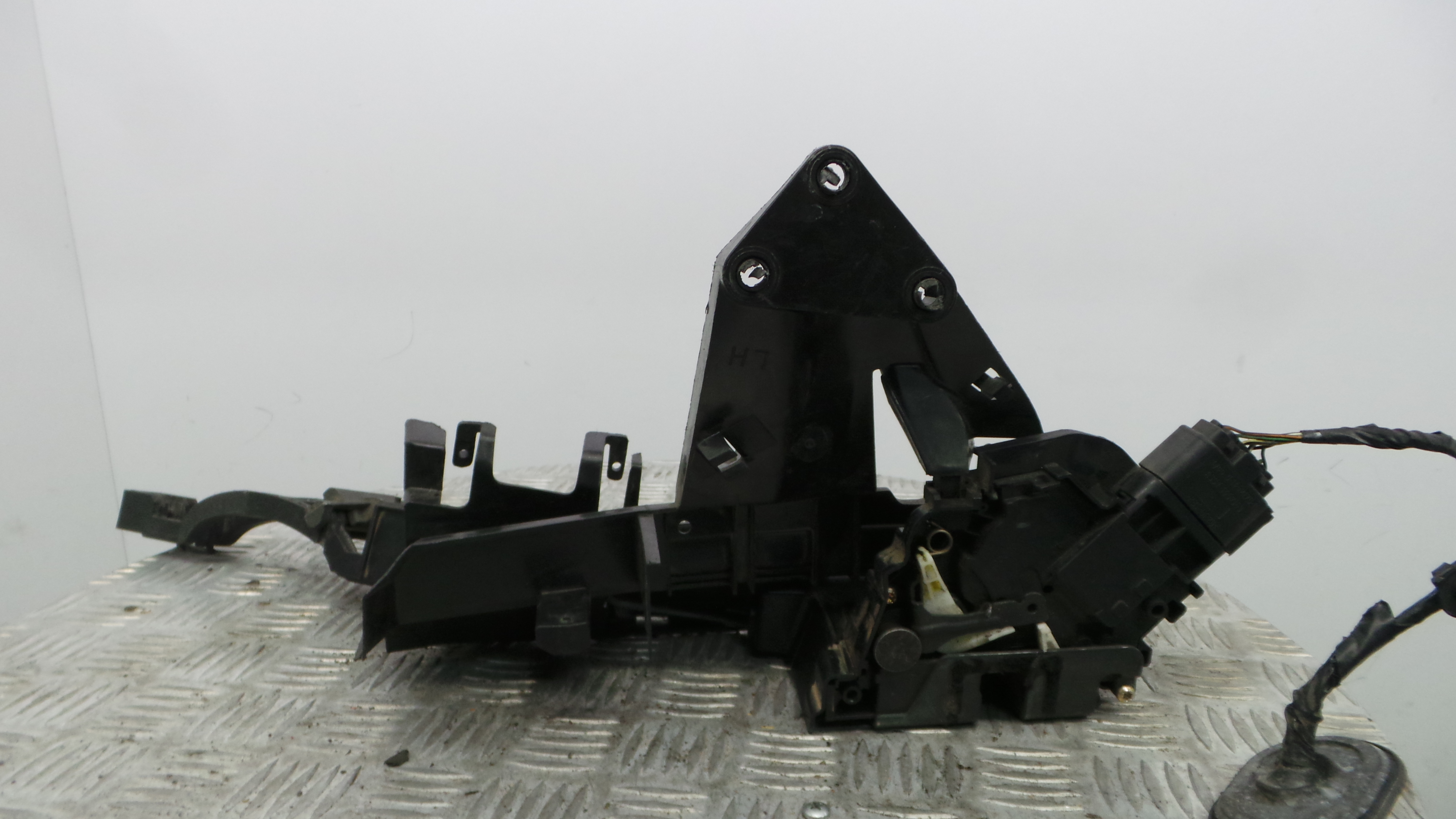 Fecho da Porta Frente Esq 3M5A-H21813-ER - FORD FOCUS II (DA_, HCP, DP)-33639878