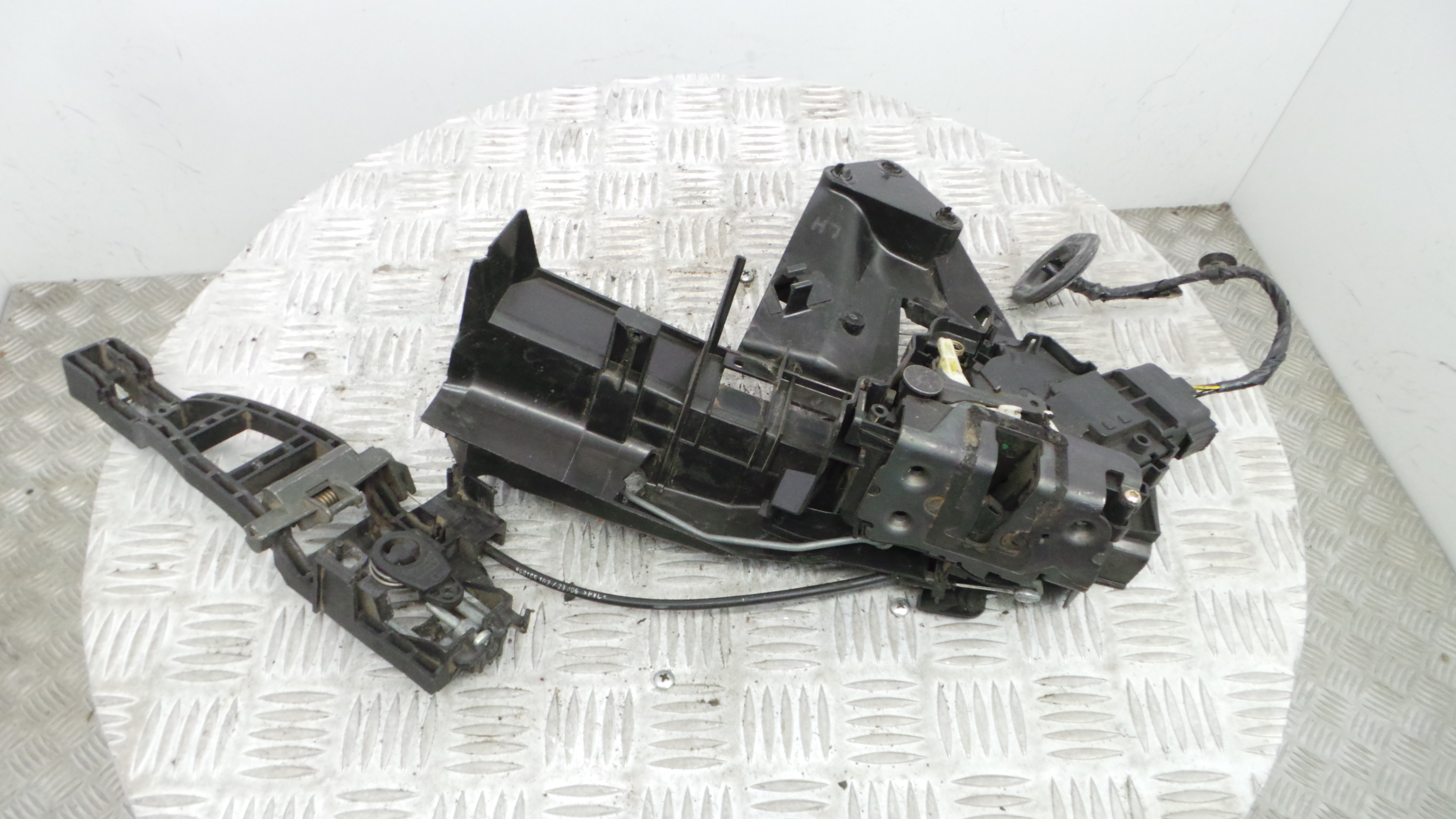 Fecho da Porta Frente Esq 3M5A-H21813-ER - FORD FOCUS II (DA_, HCP, DP)-33639878