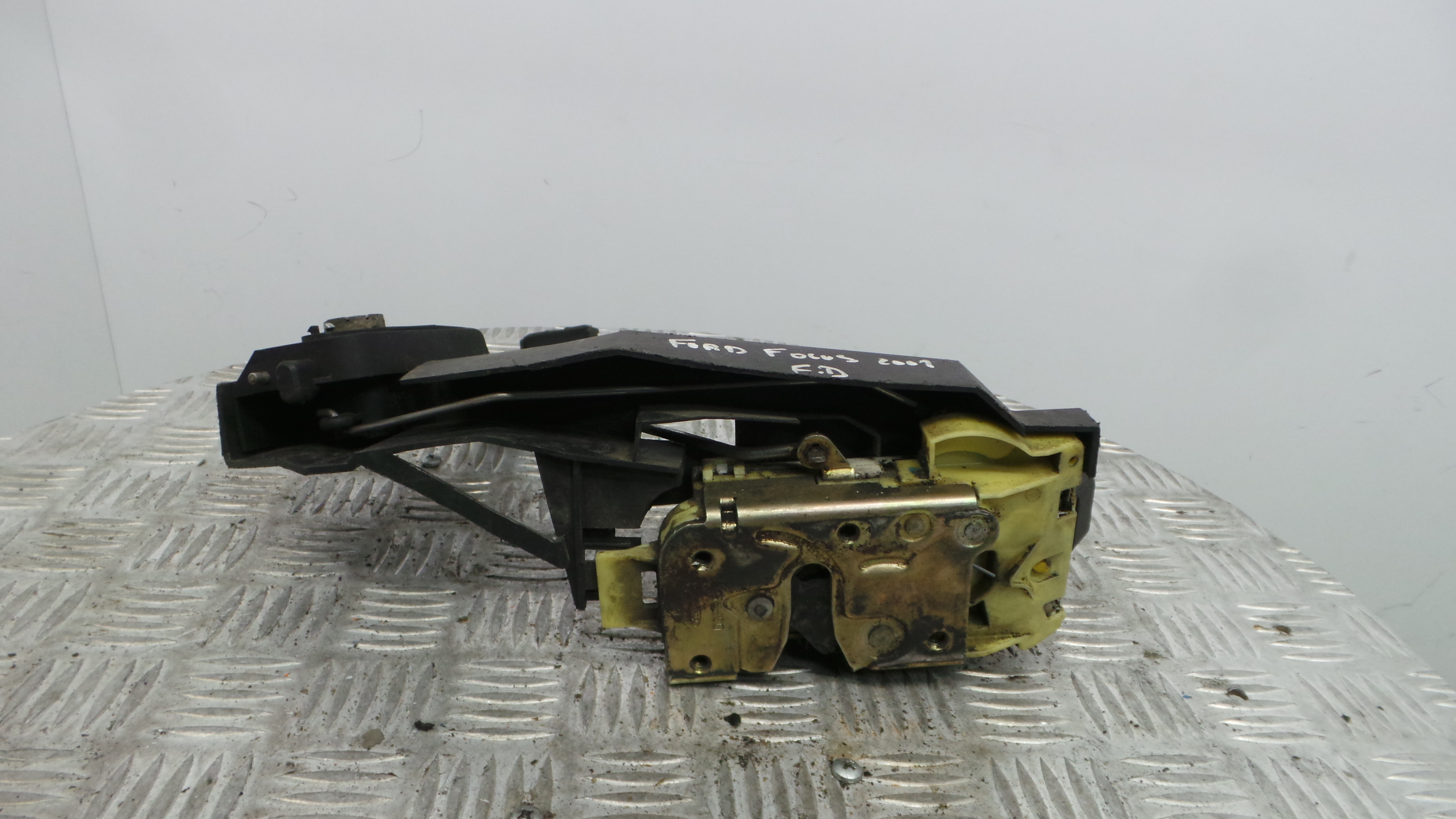 Fecho da Porta Frente Dto XS41-A21812-DE - FORD FOCUS I (DAW, DBW)-33639884 Fecho da Porta Frente Dto XS41-A21812-DE - FORD FOCUS I (DAW, DBW)-33639884