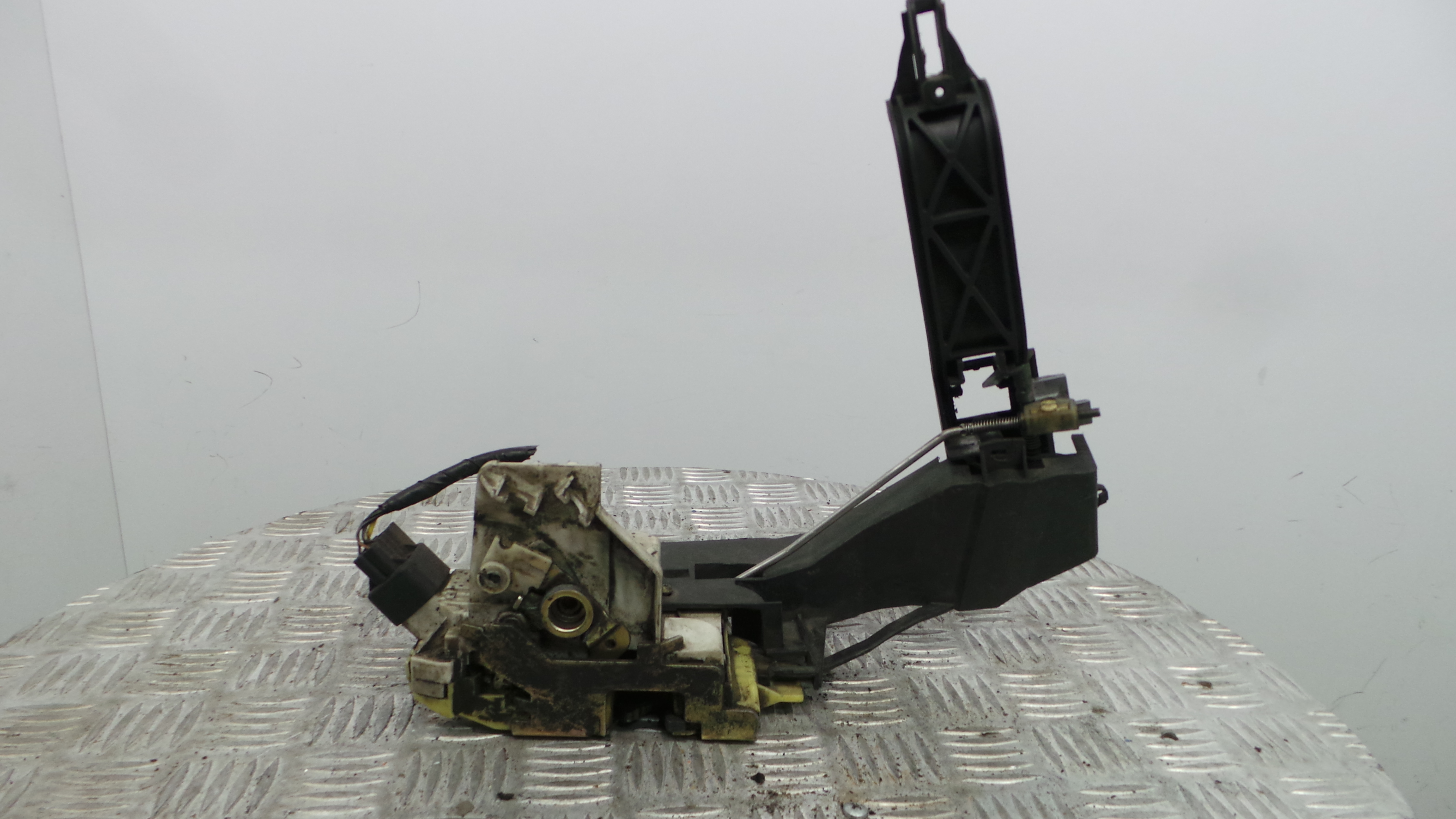 Fecho da Porta Frente Dto XS41-A21812-DE - FORD FOCUS I (DAW, DBW)-33639884