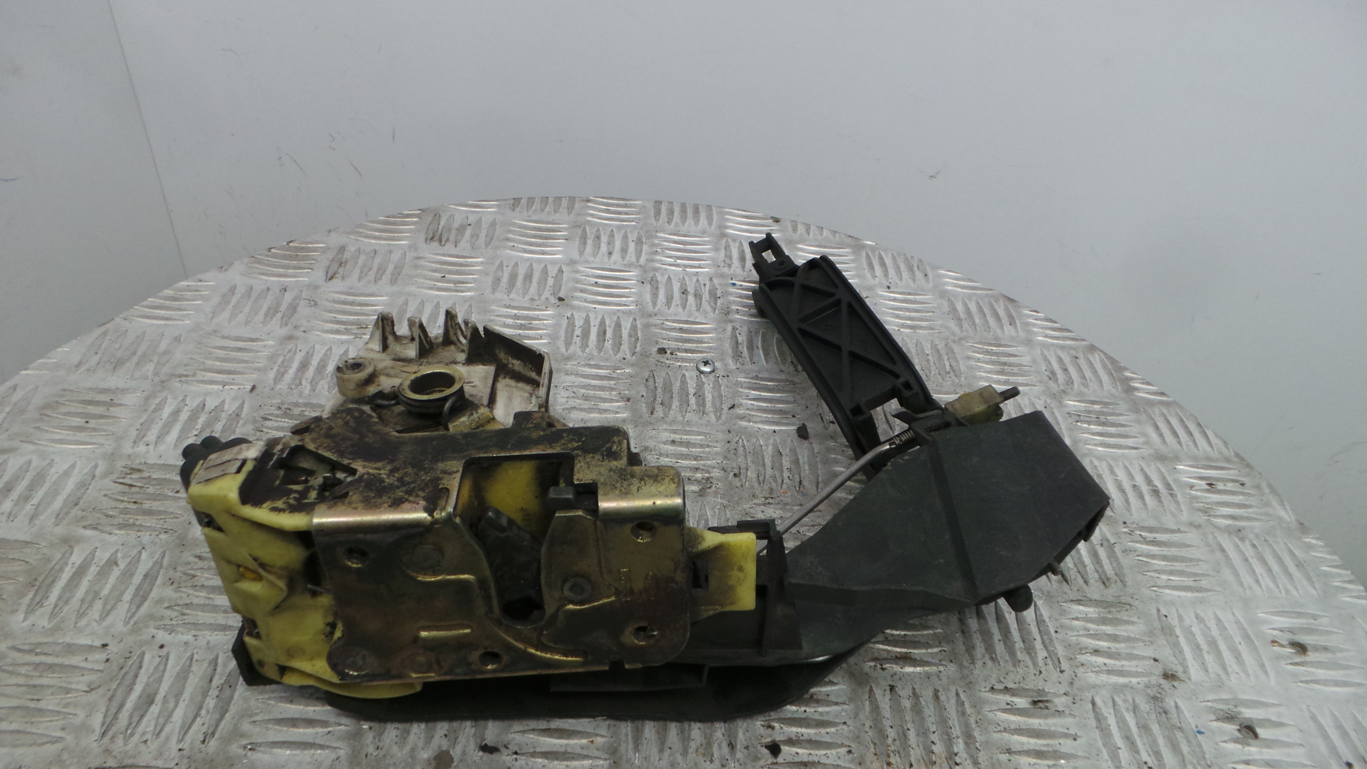 Fecho da Porta Frente Dto XS41-A21812-DE - FORD FOCUS I (DAW, DBW)-33639884
