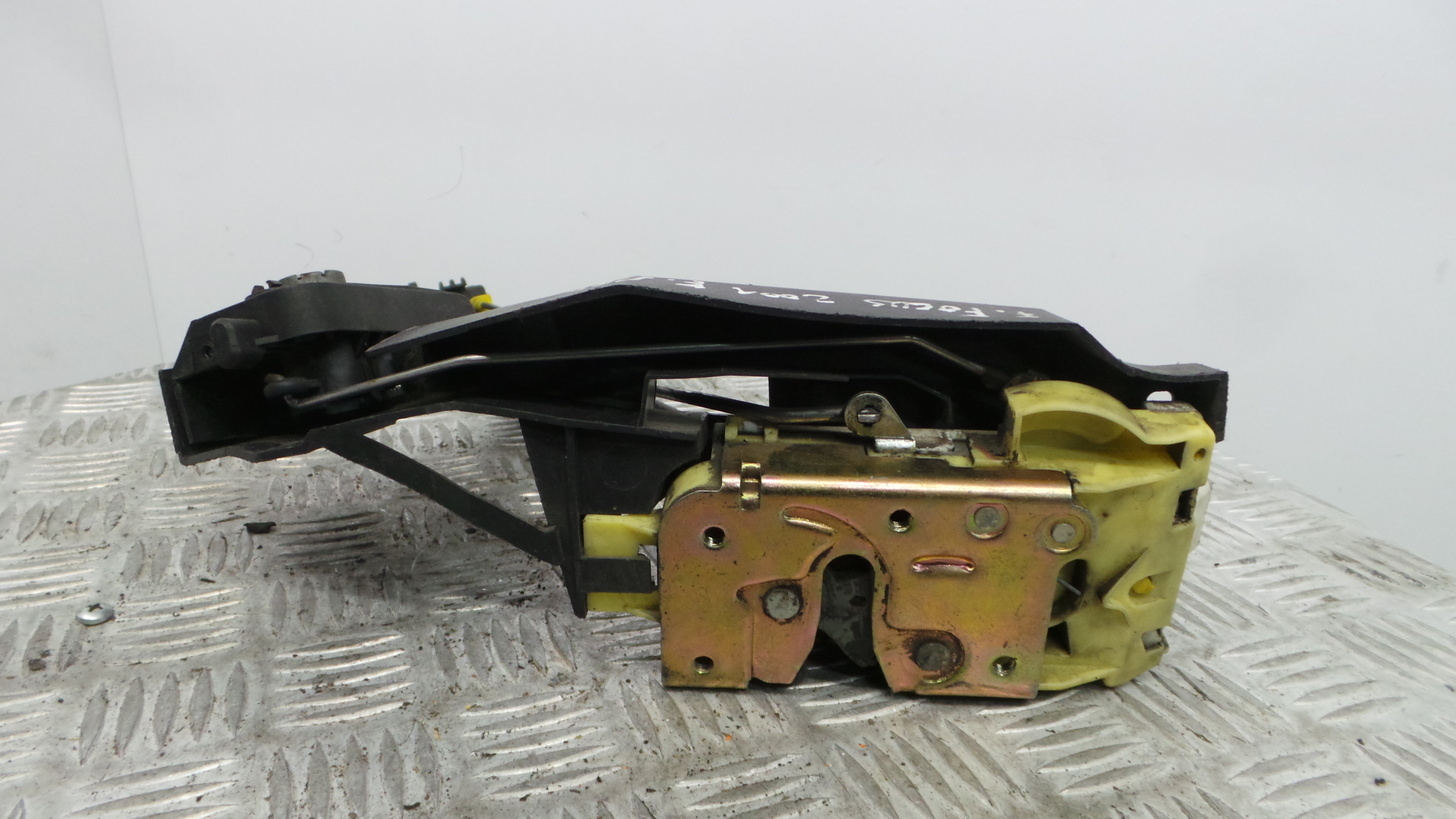 Fecho da Porta Frente Dto XS41-A21812-DA - FORD FOCUS I (DAW, DBW)-33639889 Fecho da Porta Frente Dto XS41-A21812-DA - FORD FOCUS I (DAW, DBW)-33639889