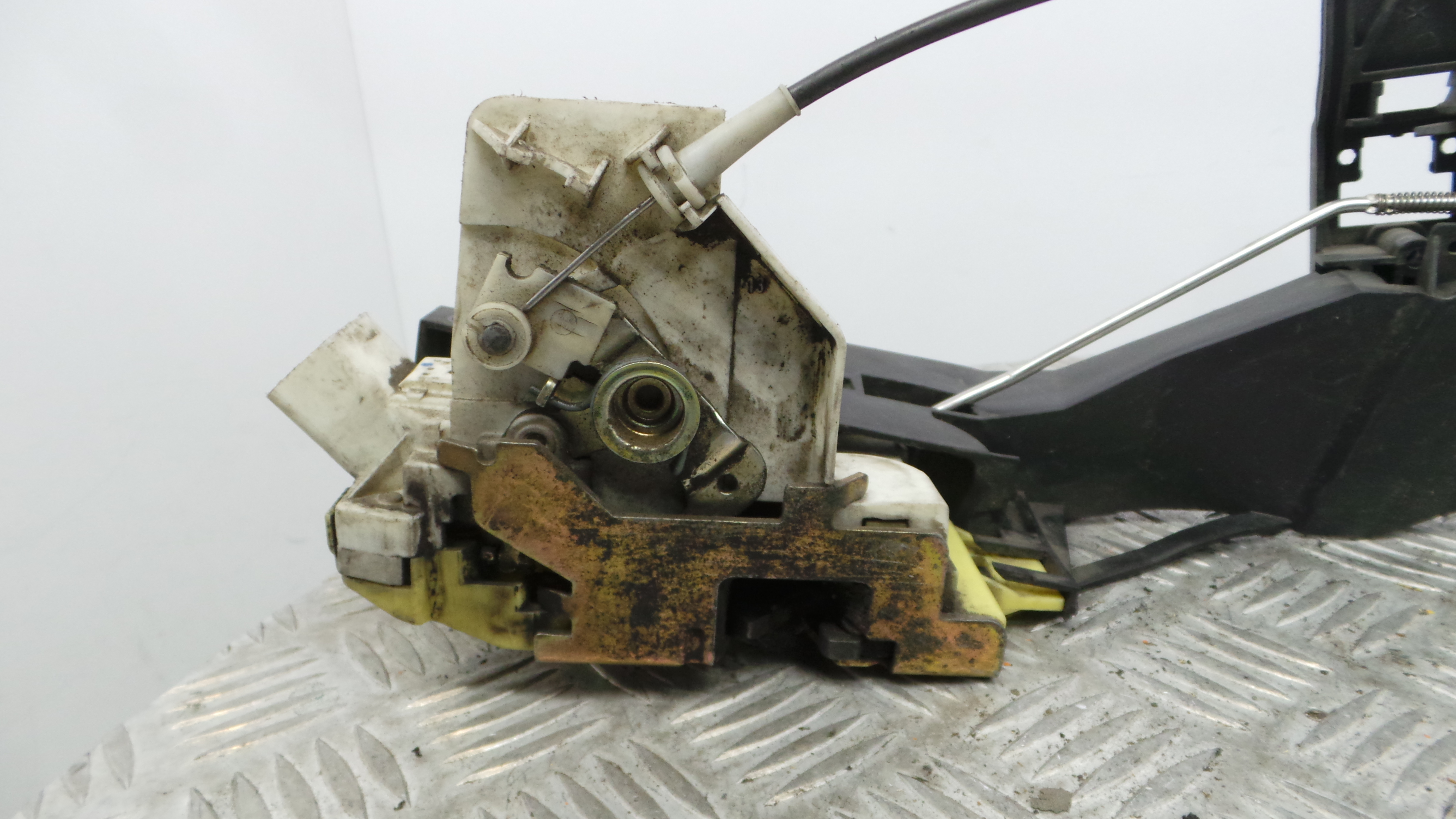 Fecho da Porta Frente Dto XS41-A21812-DA - FORD FOCUS I (DAW, DBW)-33639889