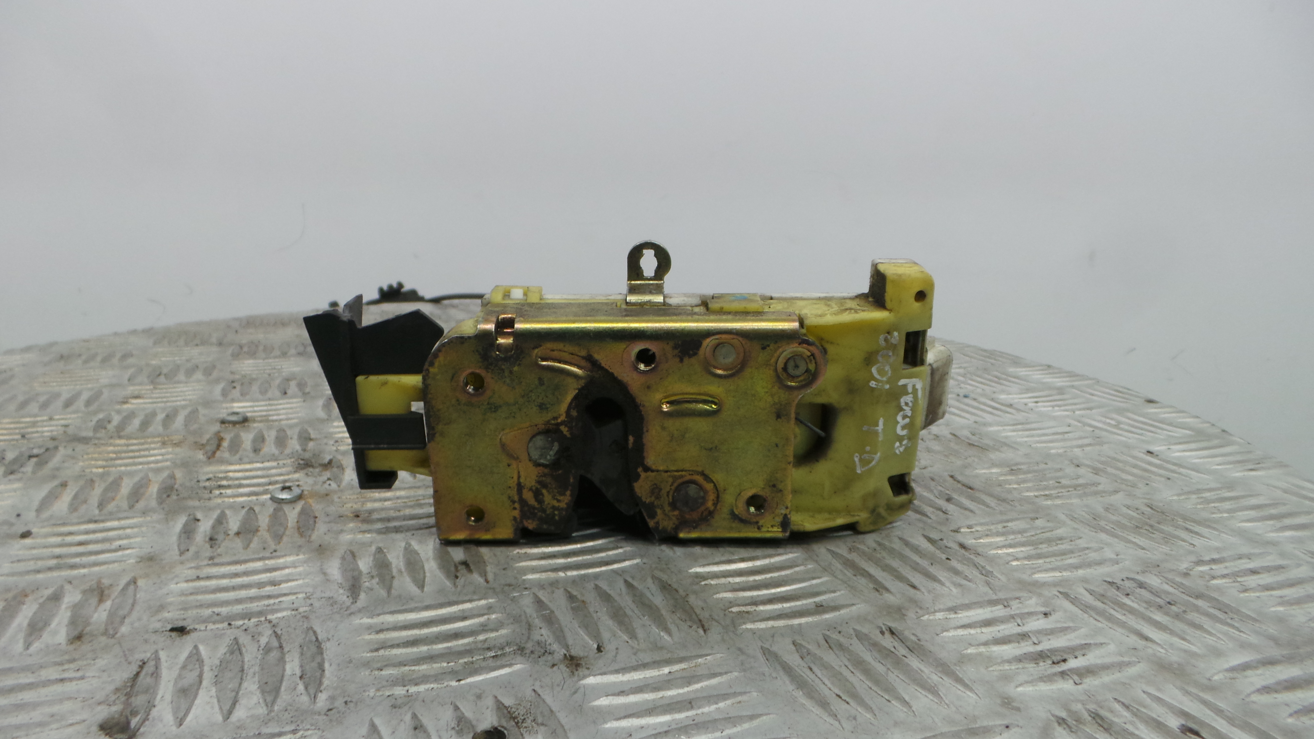 Fecho da Porta Trás Dto XS41-A26412-BH - FORD FOCUS I (DAW, DBW)-33639946 Fecho da Porta Trás Dto XS41-A26412-BH - FORD FOCUS I (DAW, DBW)-33639946