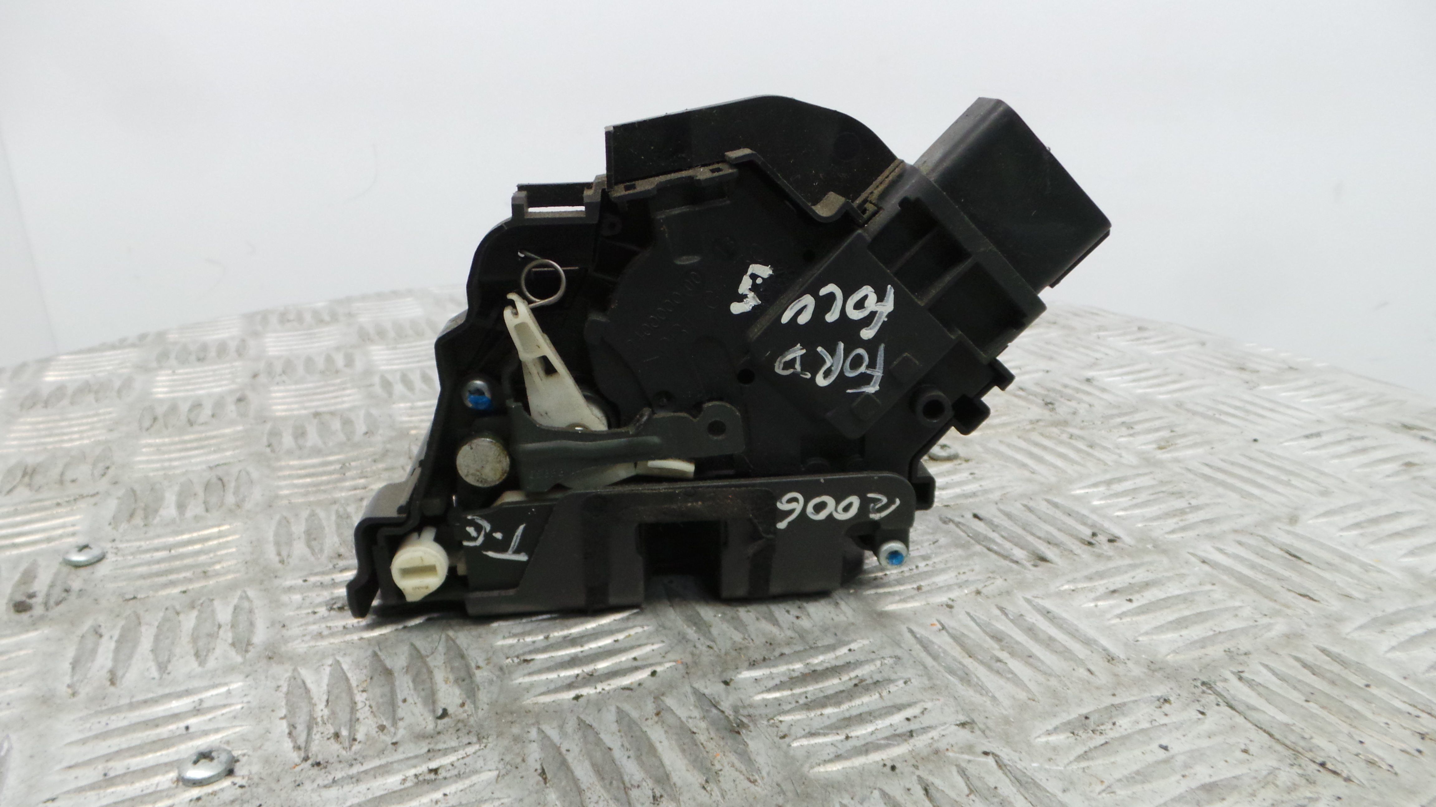 Fecho da Porta Trás Esq 3M5A-R26413-BP - FORD FOCUS II (DA_, HCP, DP)-33639979 Fecho da Porta Trás Esq 3M5A-R26413-BP - FORD FOCUS II (DA_, HCP, DP)-33639979