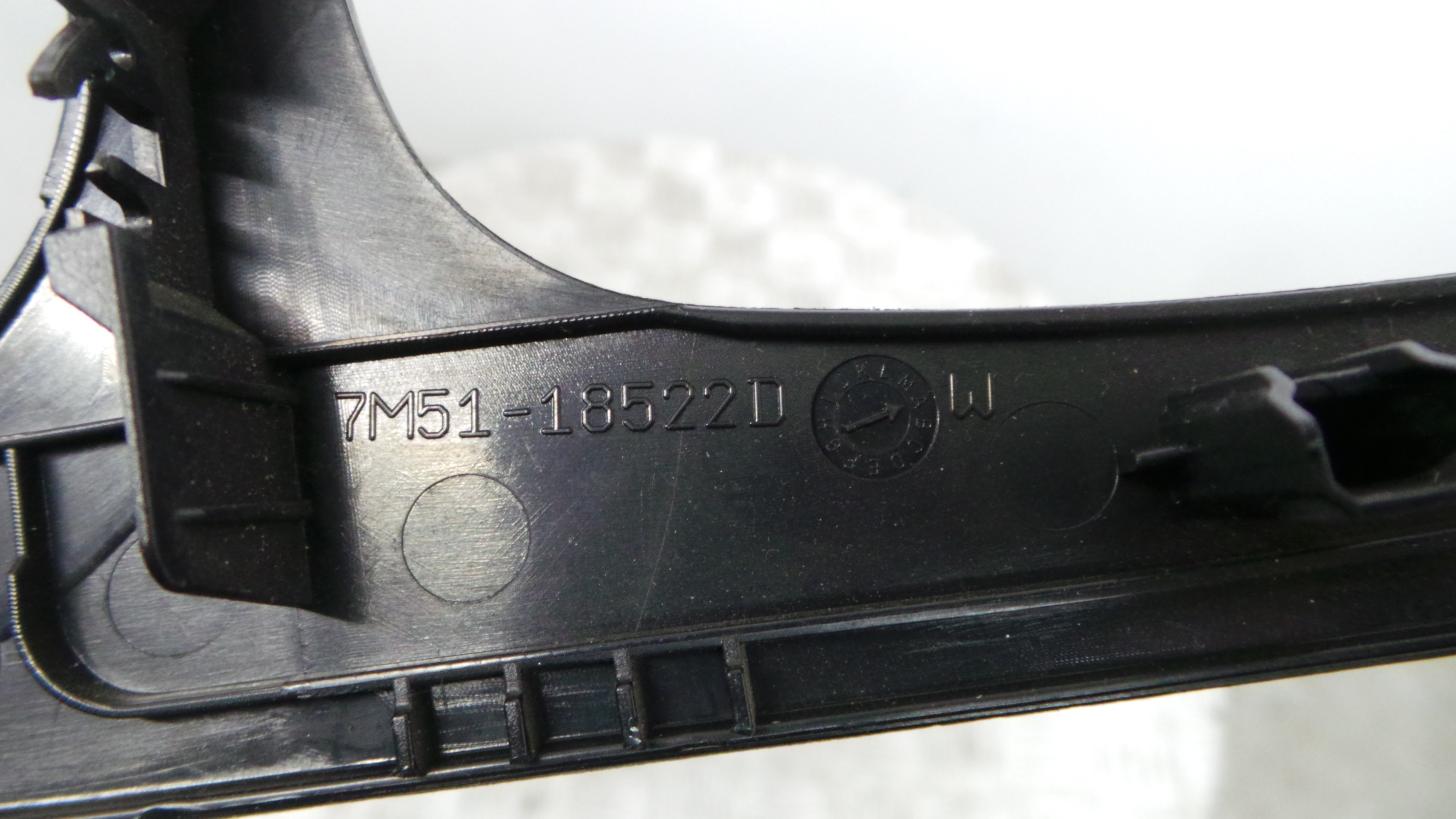 Aro Consola Central 7M51-18522-DW - FORD FOCUS II (DA_, HCP, DP)-33640487