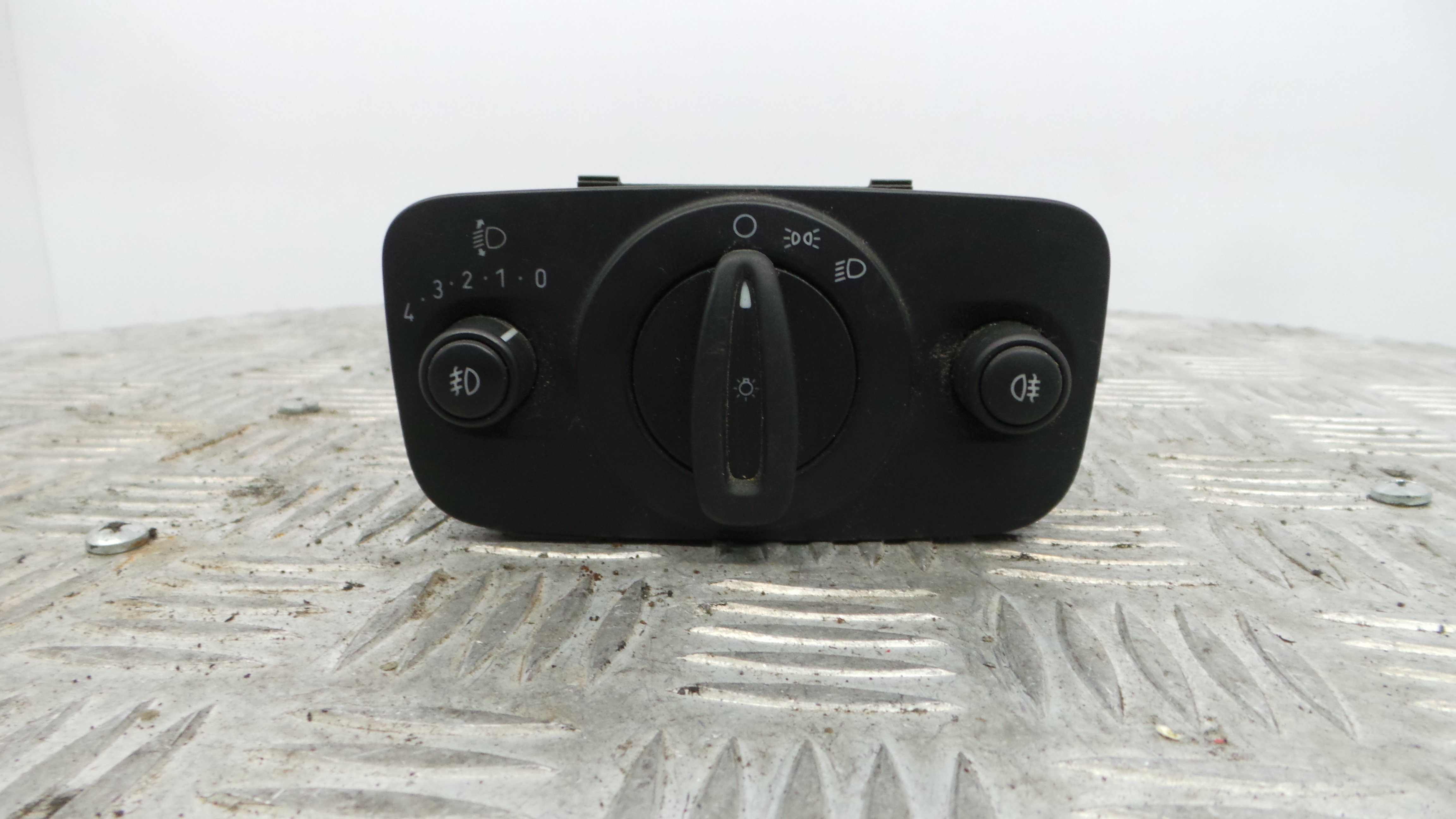 Comando das luzes  8A6T-13A024-BB - FORD FIESTA VI (CB1, CCN)-33641165