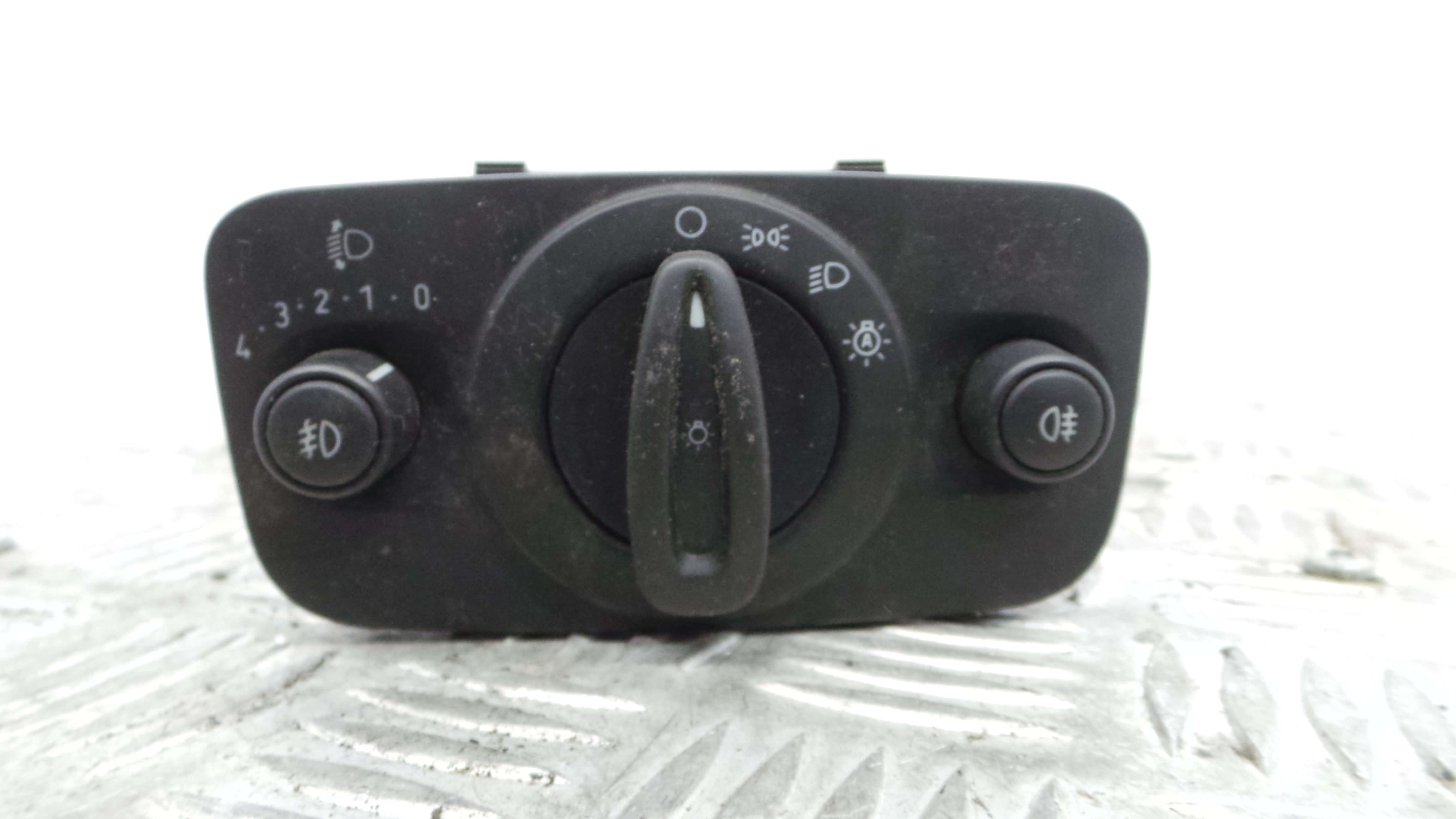 Comando das luzes  8A6T-13A024-DB - FORD FIESTA VI (CB1, CCN)-33641213