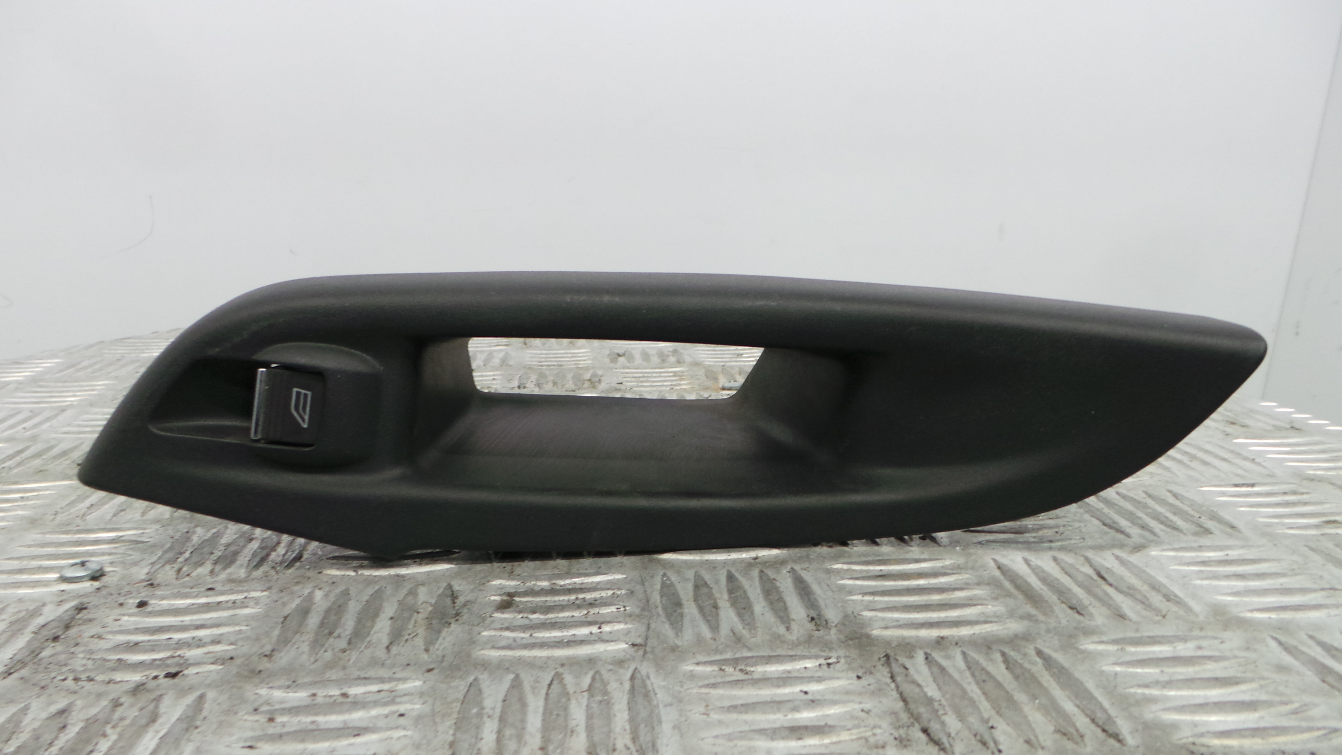 Interruptor / Comando Elevador Vidro Trás Esq BM51-A237W21-BEW - FORD FOCUS III-33641780