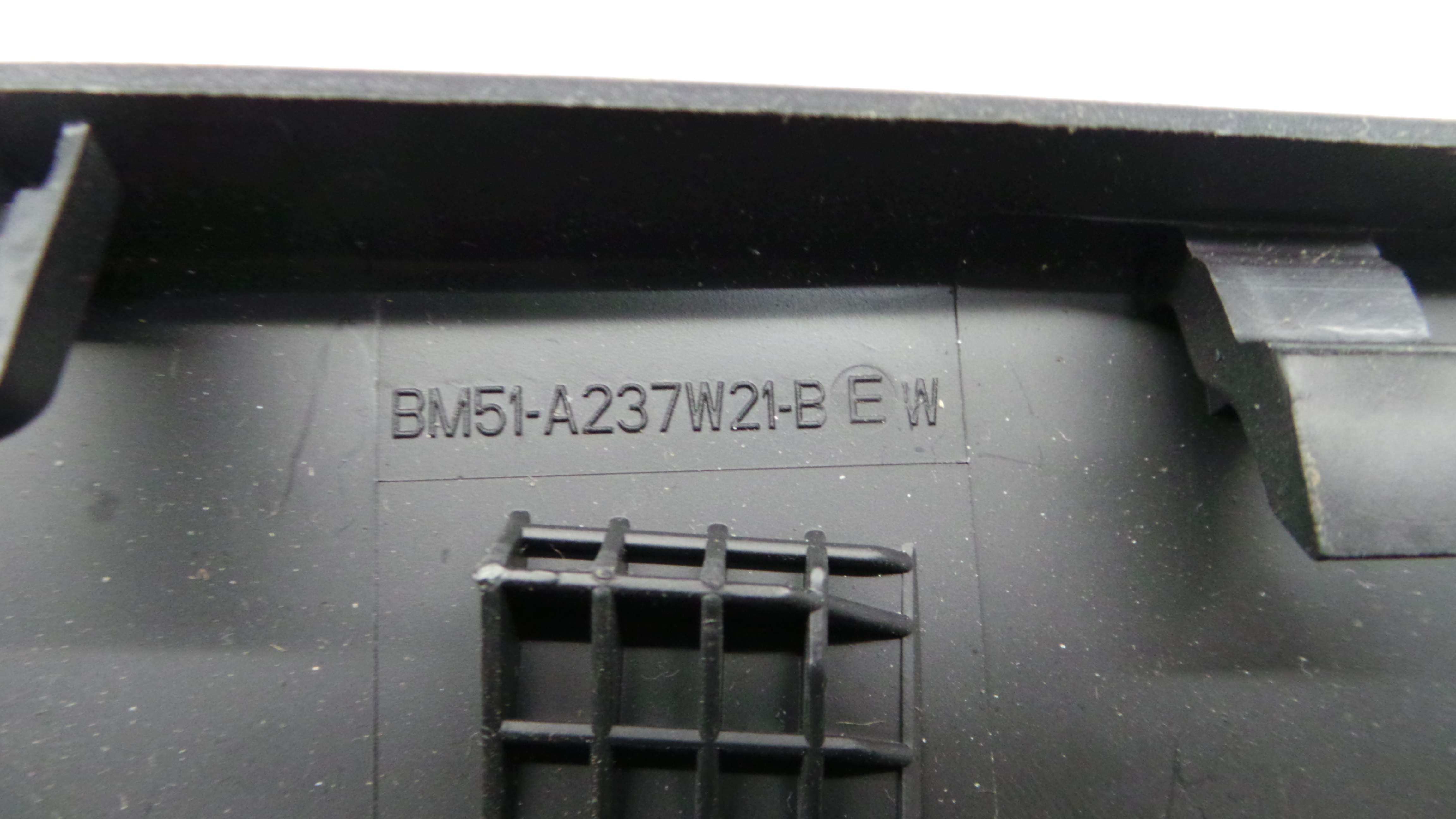Interruptor / Comando Elevador Vidro Trás Esq BM51-A237W21-BEW - FORD FOCUS III-33641780