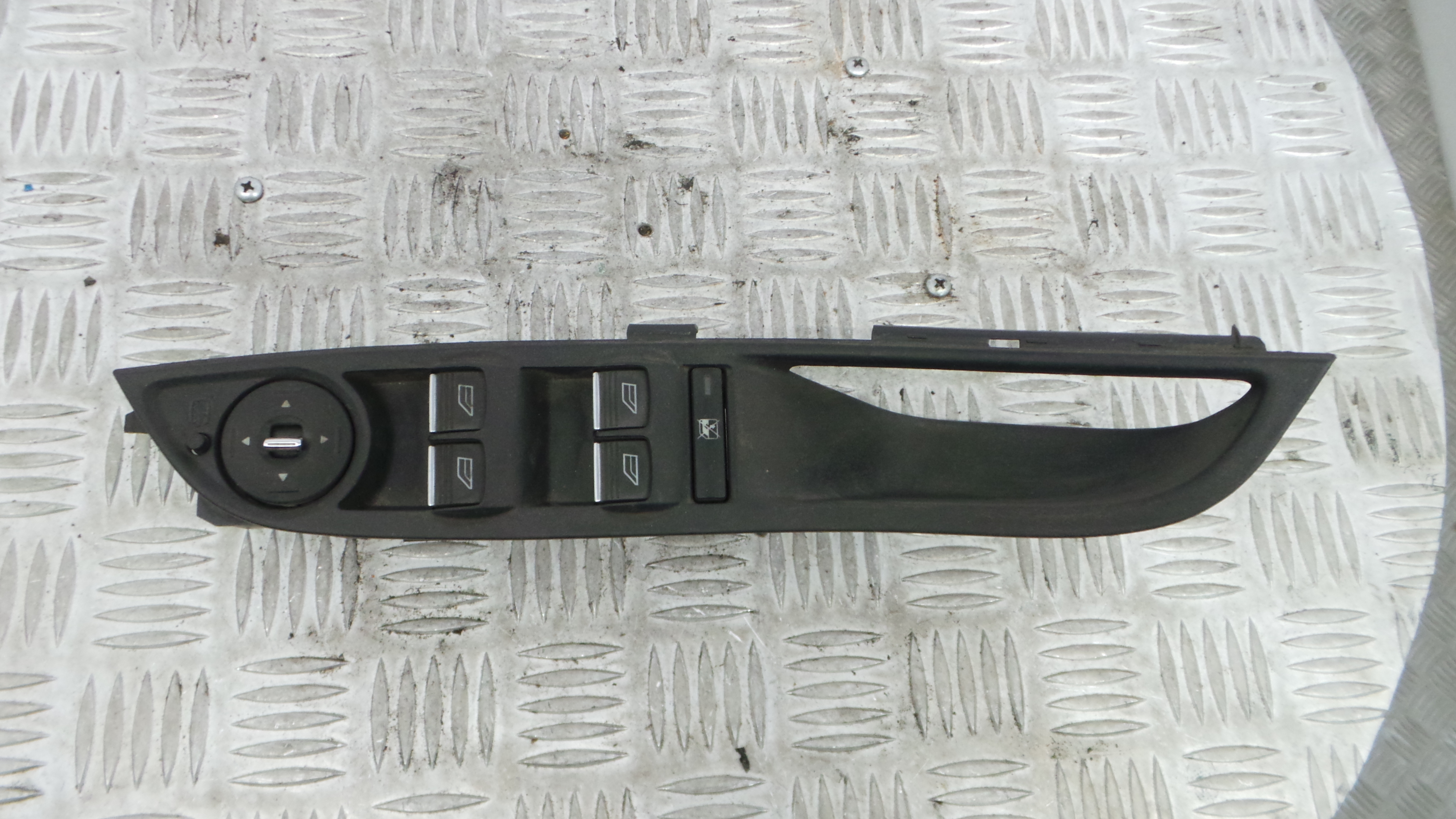 Interruptor / Comando Elevador Vidro Frente Esq AM5T-14A132-CA - FORD FOCUS III-33641783 Interruptor / Comando Elevador Vidro Frente Esq AM5T-14A132-CA - FORD FOCUS III-33641783