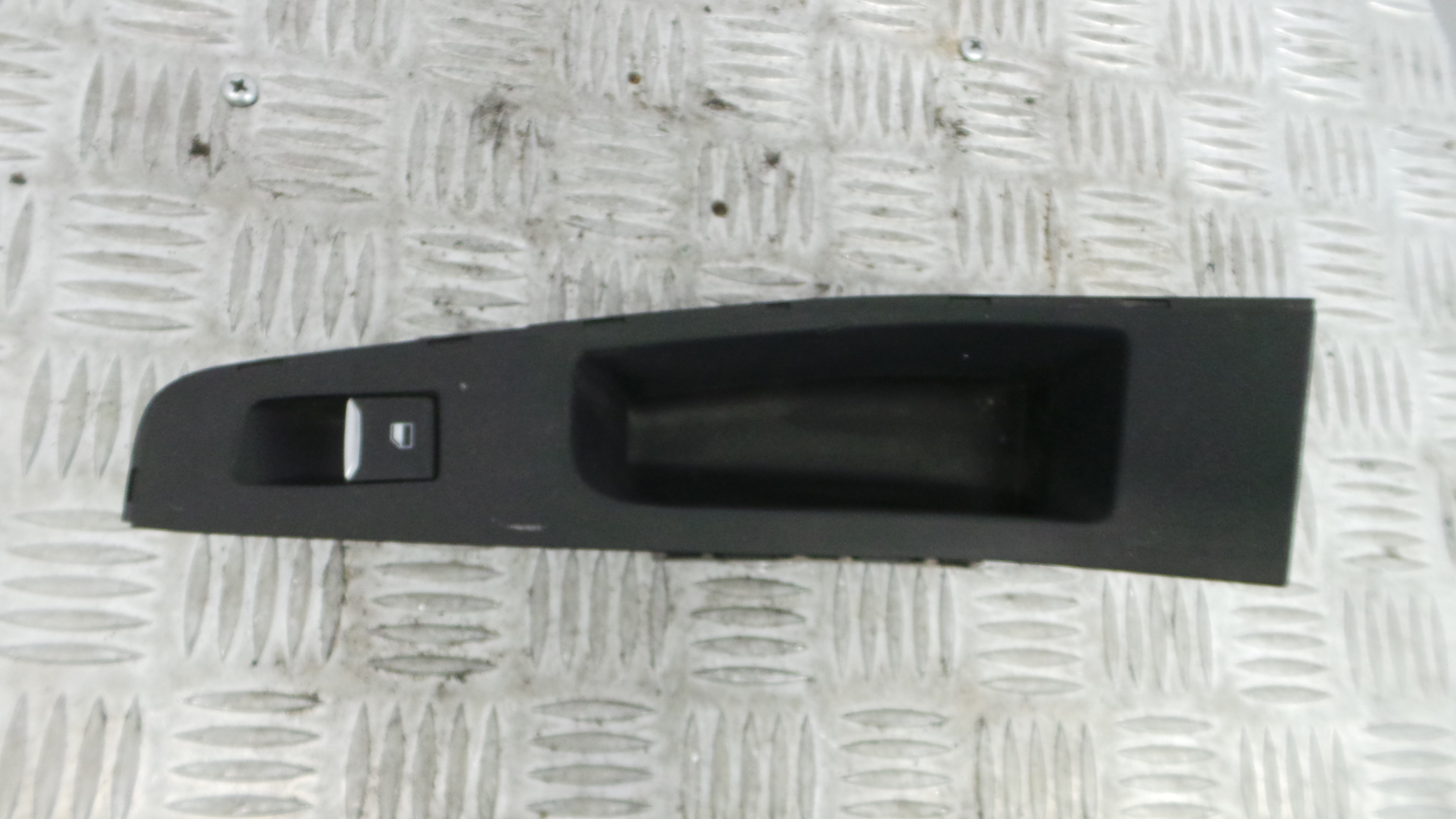 Interruptor / Comando Elevador Vidro Trás Esq H1BT-14529-AA - FORD FIESTA VII (HJ, HF)-33641792 Interruptor / Comando Elevador Vidro Trás Esq H1BT-14529-AA - FORD FIESTA VII (HJ, HF)-33641792