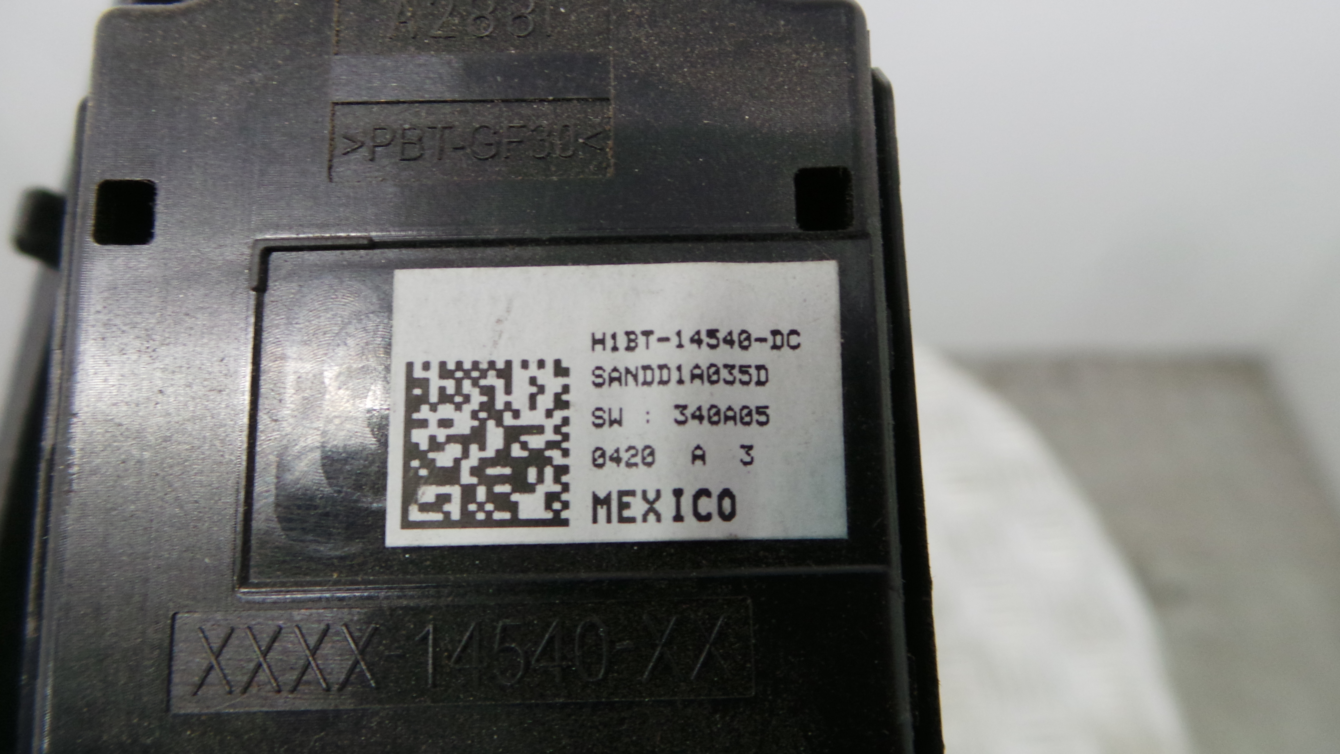 Interruptor / Comando Elevador Vidro Frente Esq  H1BT-14540-DC - FORD FIESTA VII (HJ, HF)-33641797