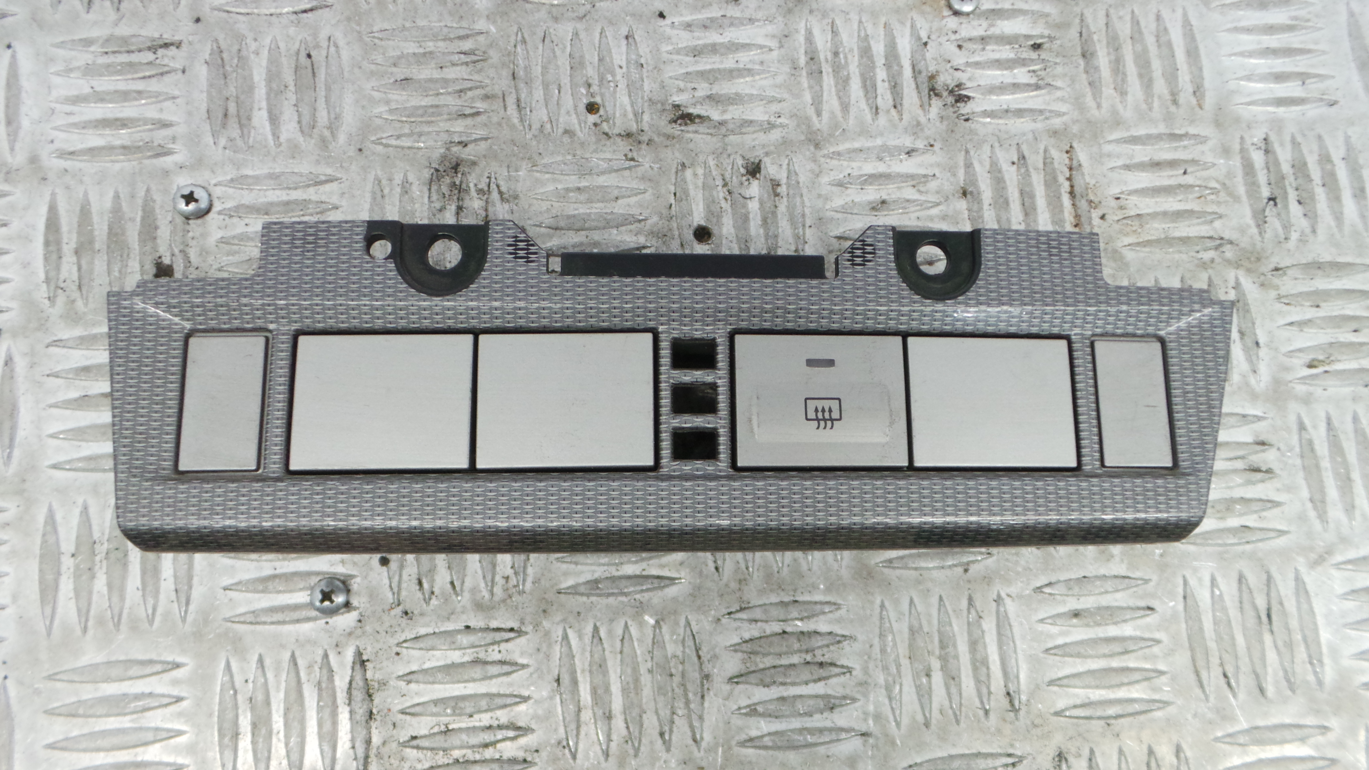 Botões da Consola 8M51-13D734-AW - FORD FOCUS III-33641809 Botões da Consola 8M51-13D734-AW - FORD FOCUS III-33641809