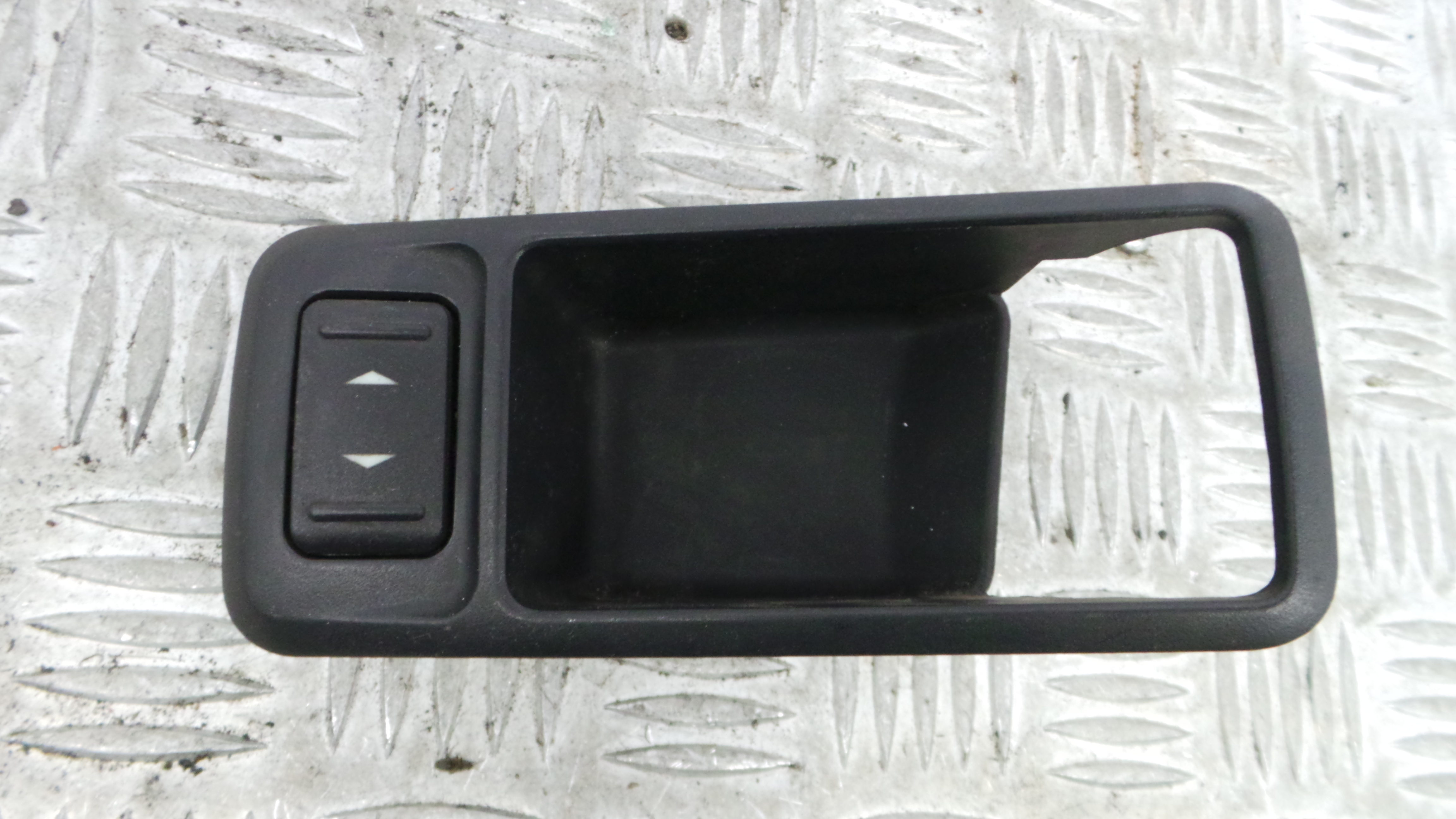 Interruptor / Comando Elevador Vidro Frente Dto  3M51-226A36-ADW - FORD FOCUS II (DA_, HCP, DP)-33641833