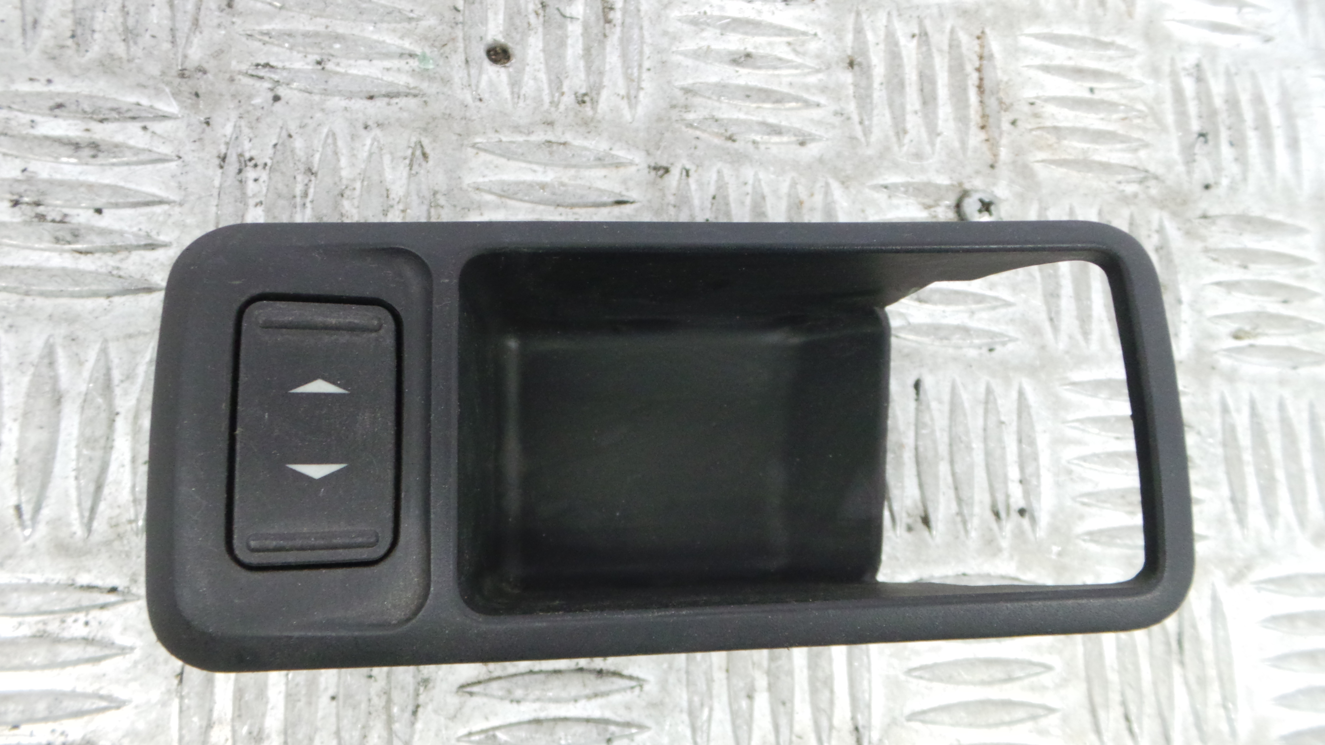 Interruptor / Comando Elevador Vidro Frente Dto 3M51-226A36-ADW - FORD FOCUS II (DA_, HCP, DP)-33641836 Interruptor / Comando Elevador Vidro Frente Dto 3M51-226A36-ADW - FORD FOCUS II (DA_, HCP, DP)-33641836