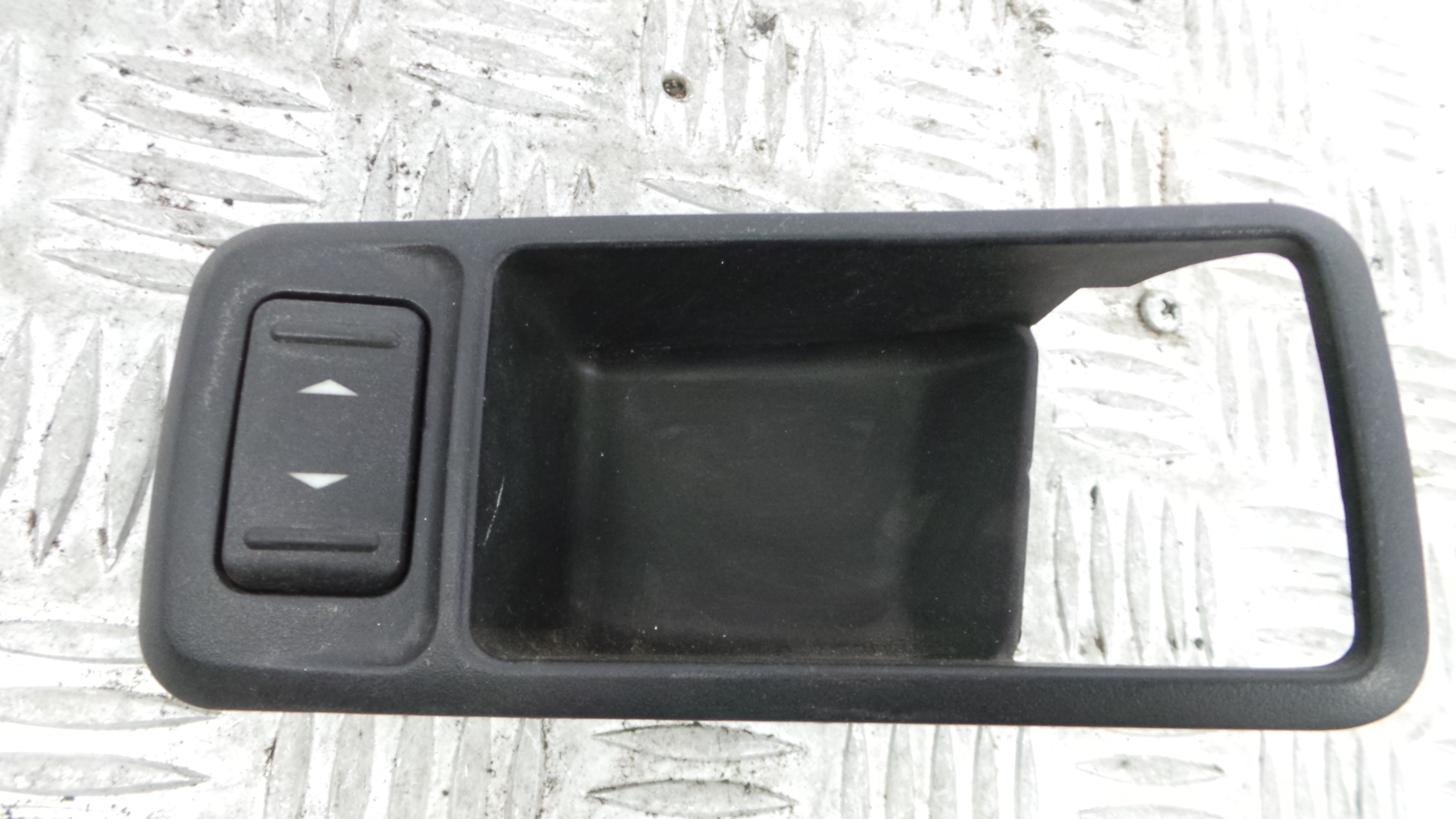 Interruptor / Comando Elevador Vidro Frente Dto 3M51-226A36-ADW - FORD FOCUS II (DA_, HCP, DP)-33641842 Interruptor / Comando Elevador Vidro Frente Dto 3M51-226A36-ADW - FORD FOCUS II (DA_, HCP, DP)-33641842