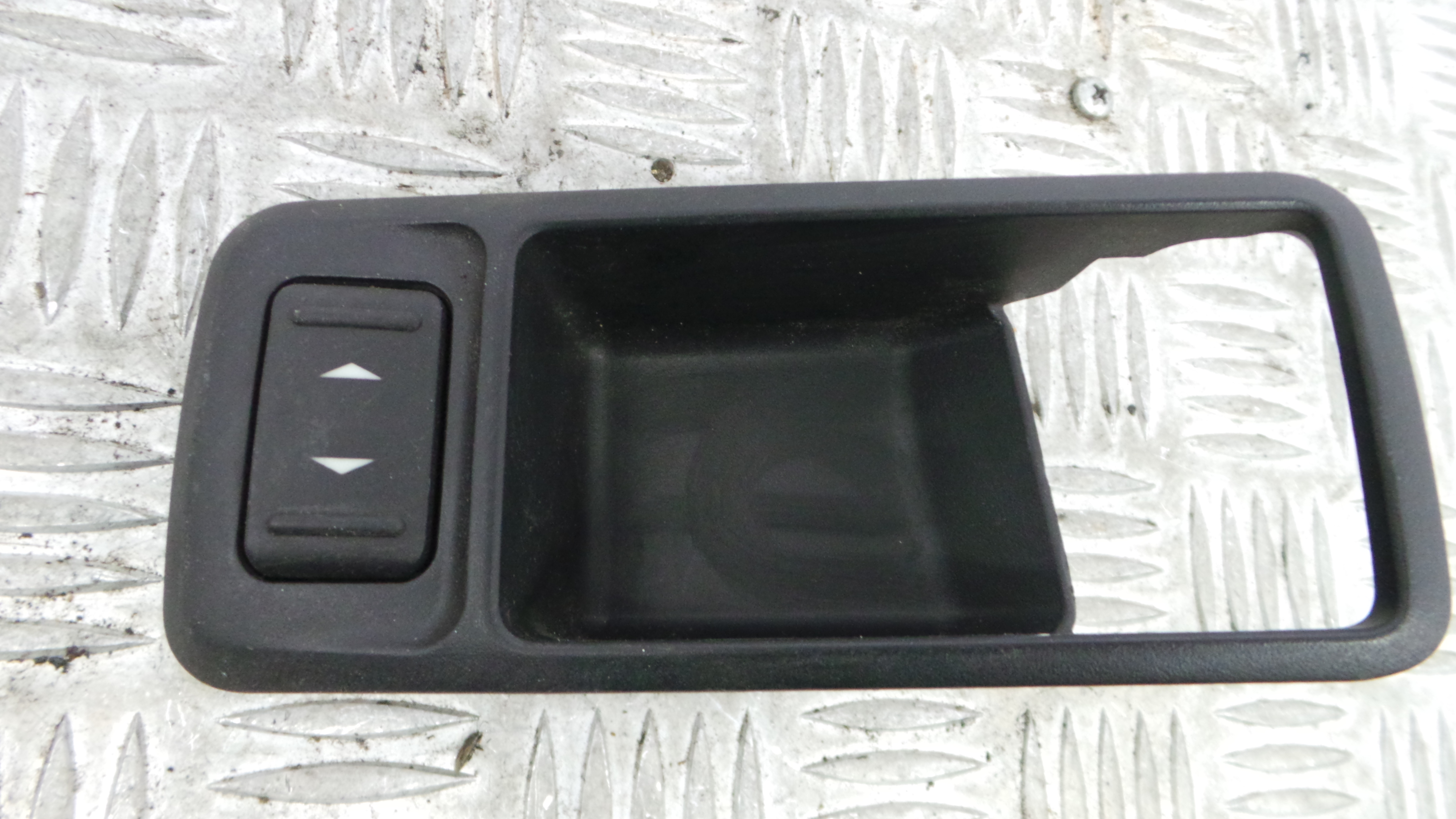 Interruptor / Comando Elevador Vidro Trás Esq 3M51-226A36-ADW - FORD FOCUS II (DA_, HCP, DP)-33641848