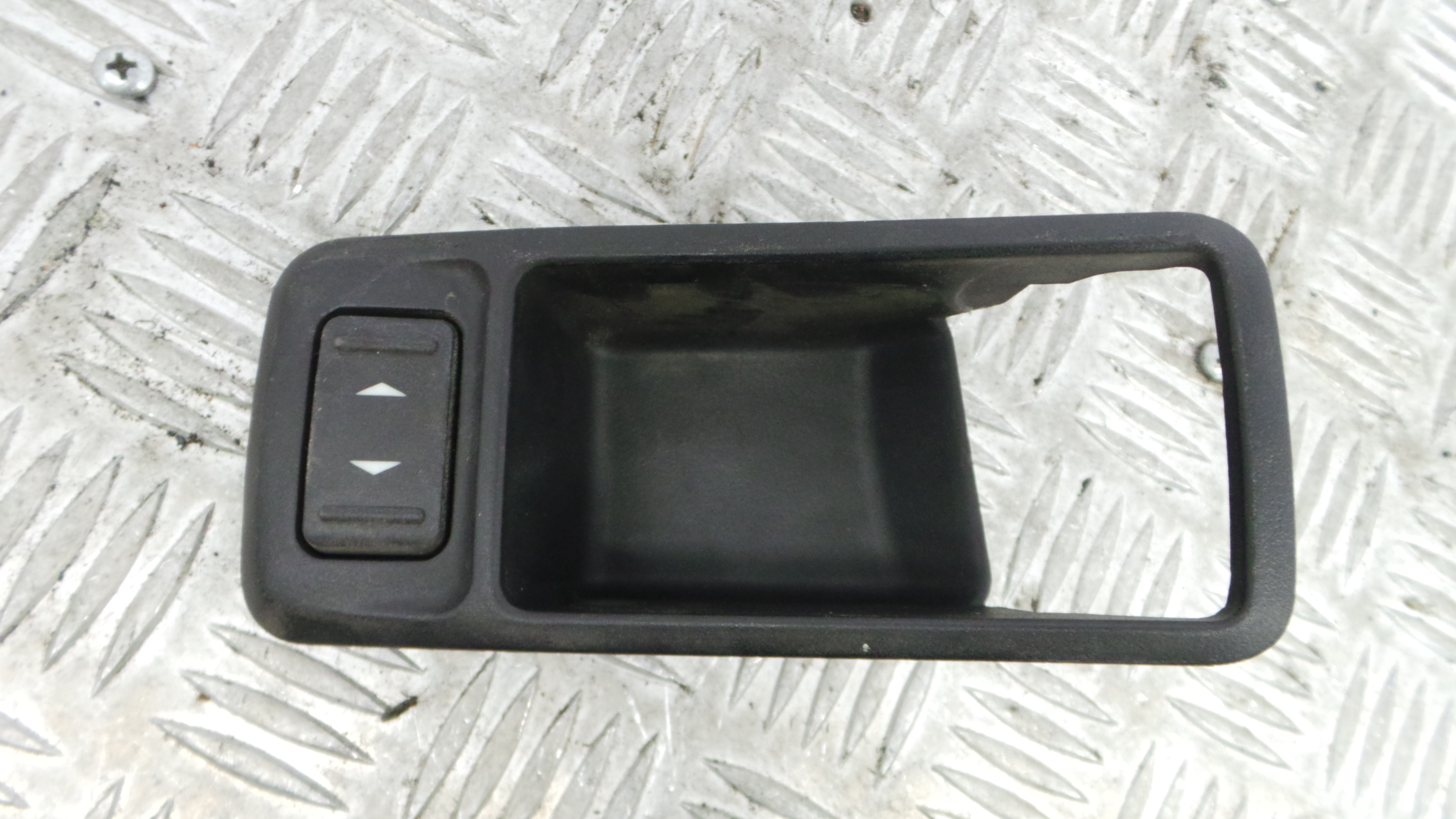 Interruptor / Comando Elevador Vidro Trás Esq 3M51-226A36-AFW - FORD FOCUS II (DA_, HCP, DP)-33641857 Interruptor / Comando Elevador Vidro Trás Esq 3M51-226A36-AFW - FORD FOCUS II (DA_, HCP, DP)-33641857