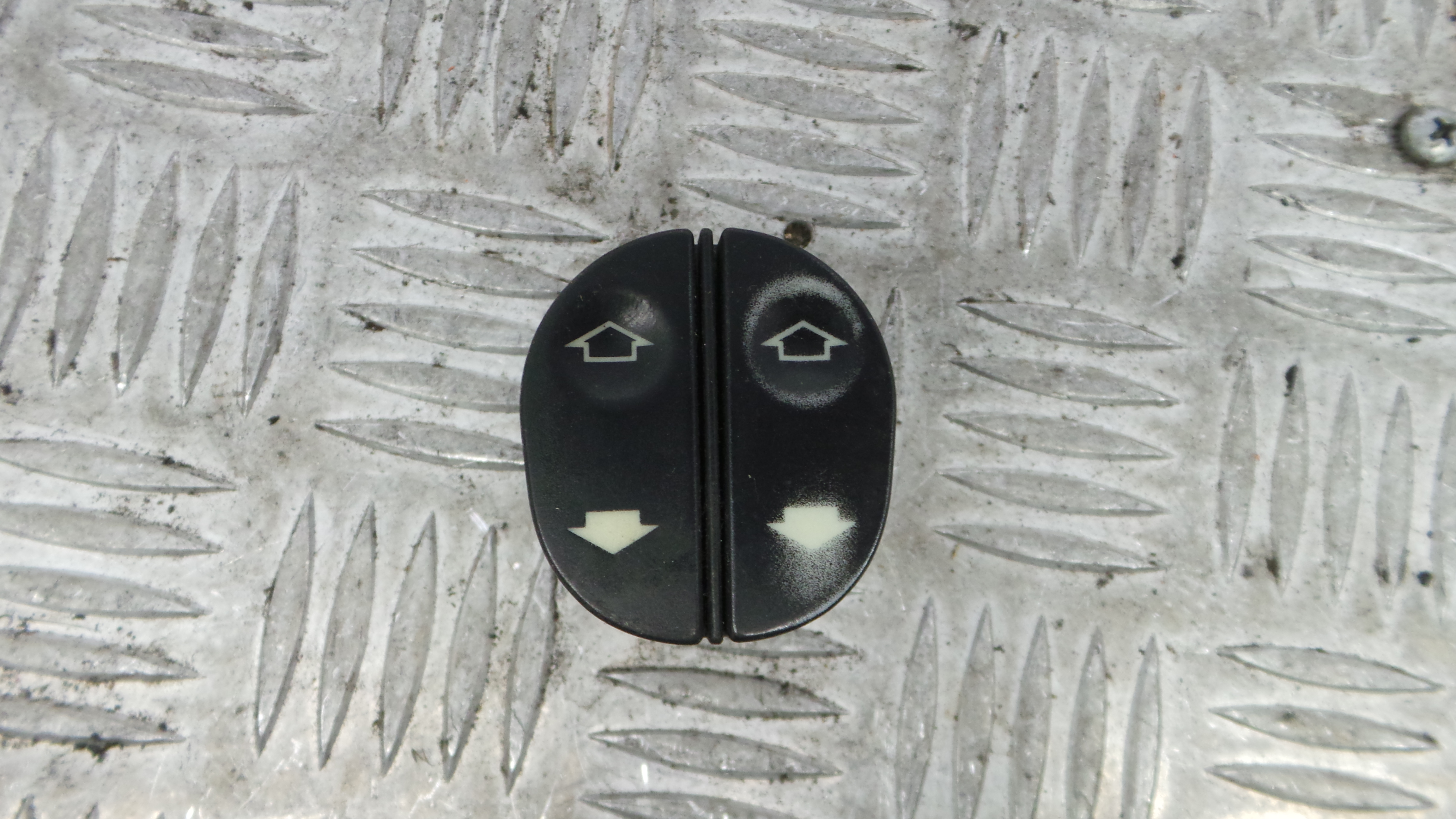 Interruptor / Comando Elevador Vidro Frente Esq  96FG-14529-BC - FORD FIESTA IV (JA_, JB_), FIESTA M-33641907