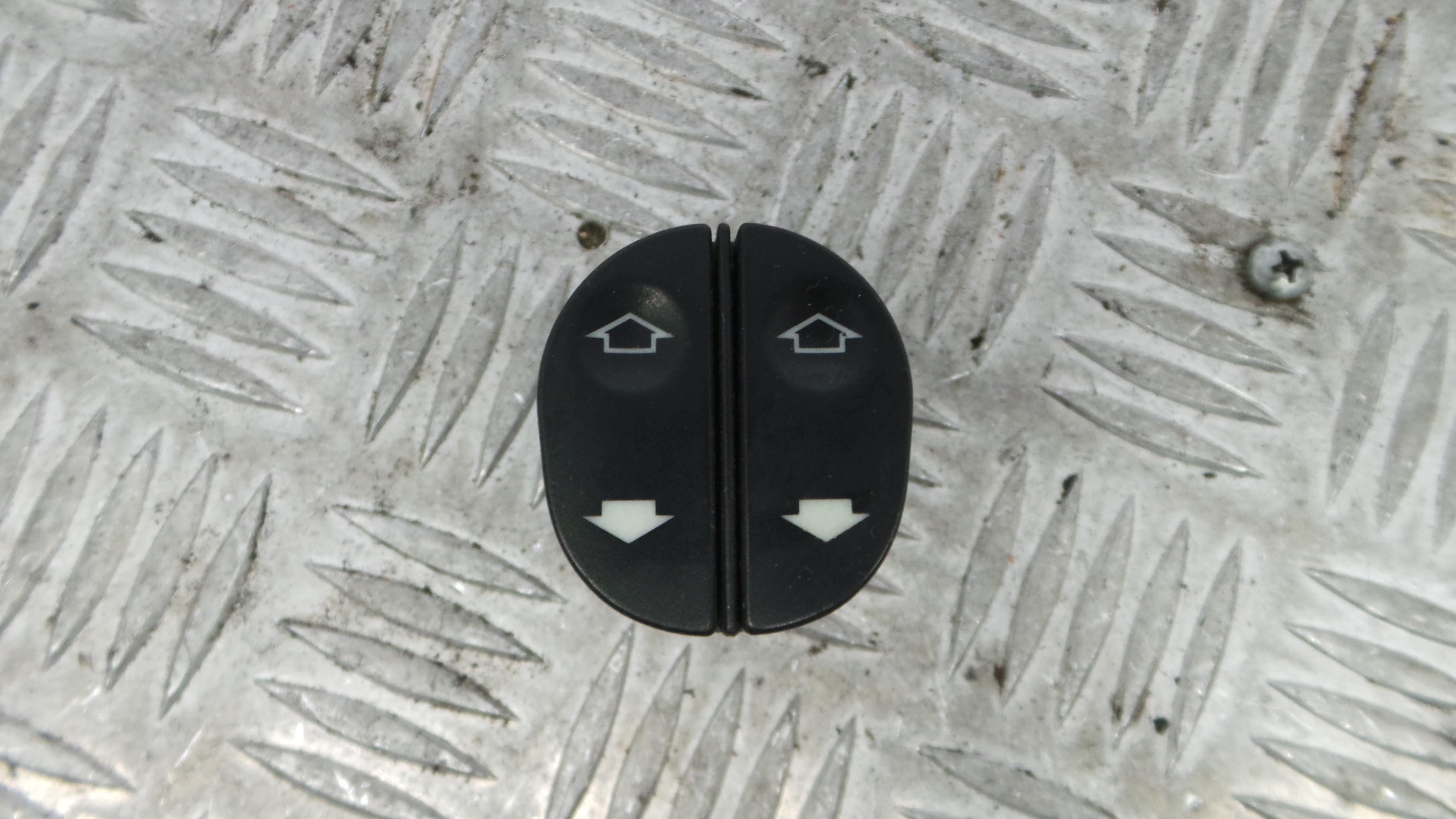 Interruptor / Comando Elevador Vidro Frente Esq  96FG-14529-BC - FORD FIESTA IV (JA_, JB_), FIESTA M-33641910