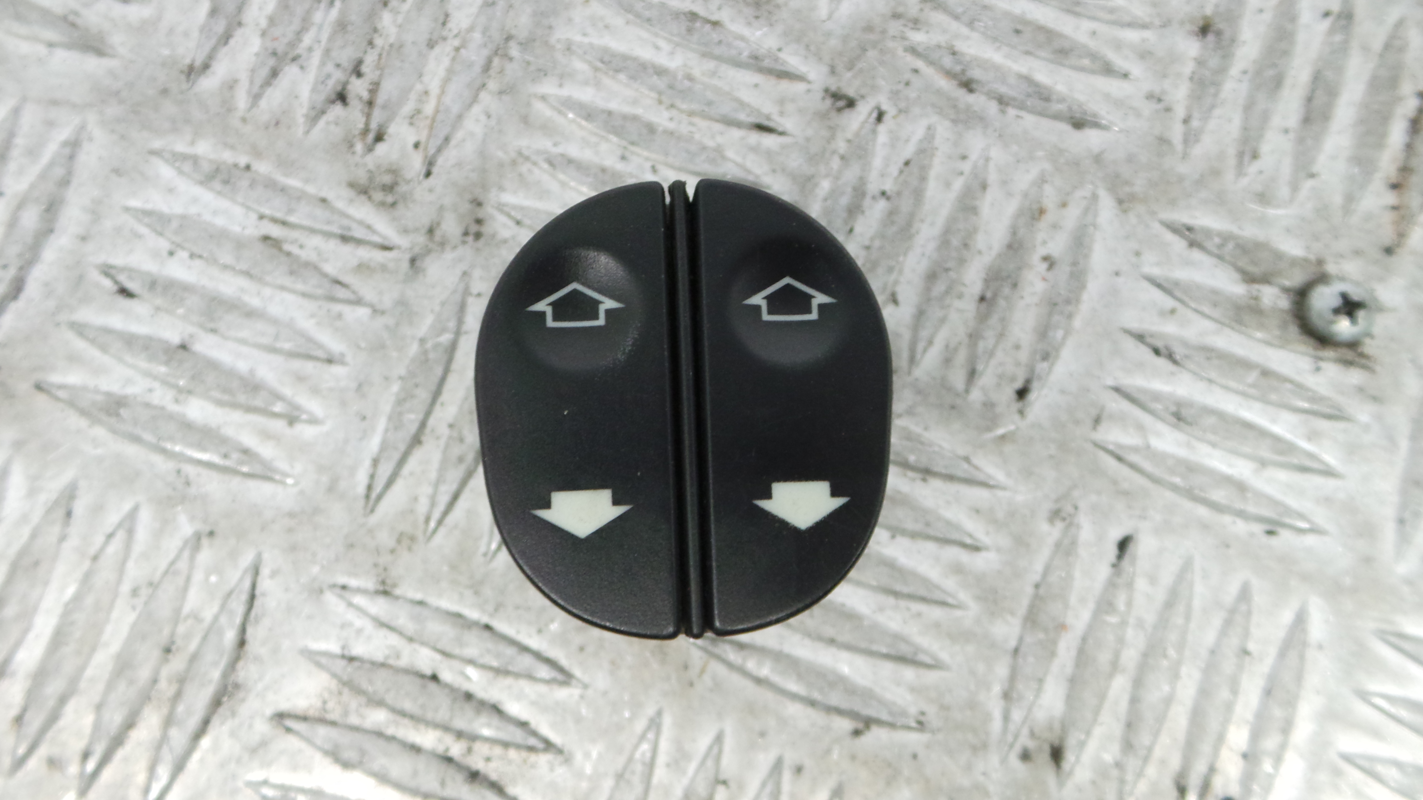 Interruptor / Comando Elevador Vidro Frente Esq  96FG-14529-BC - FORD FIESTA IV (JA_, JB_), FIESTA M-33641913