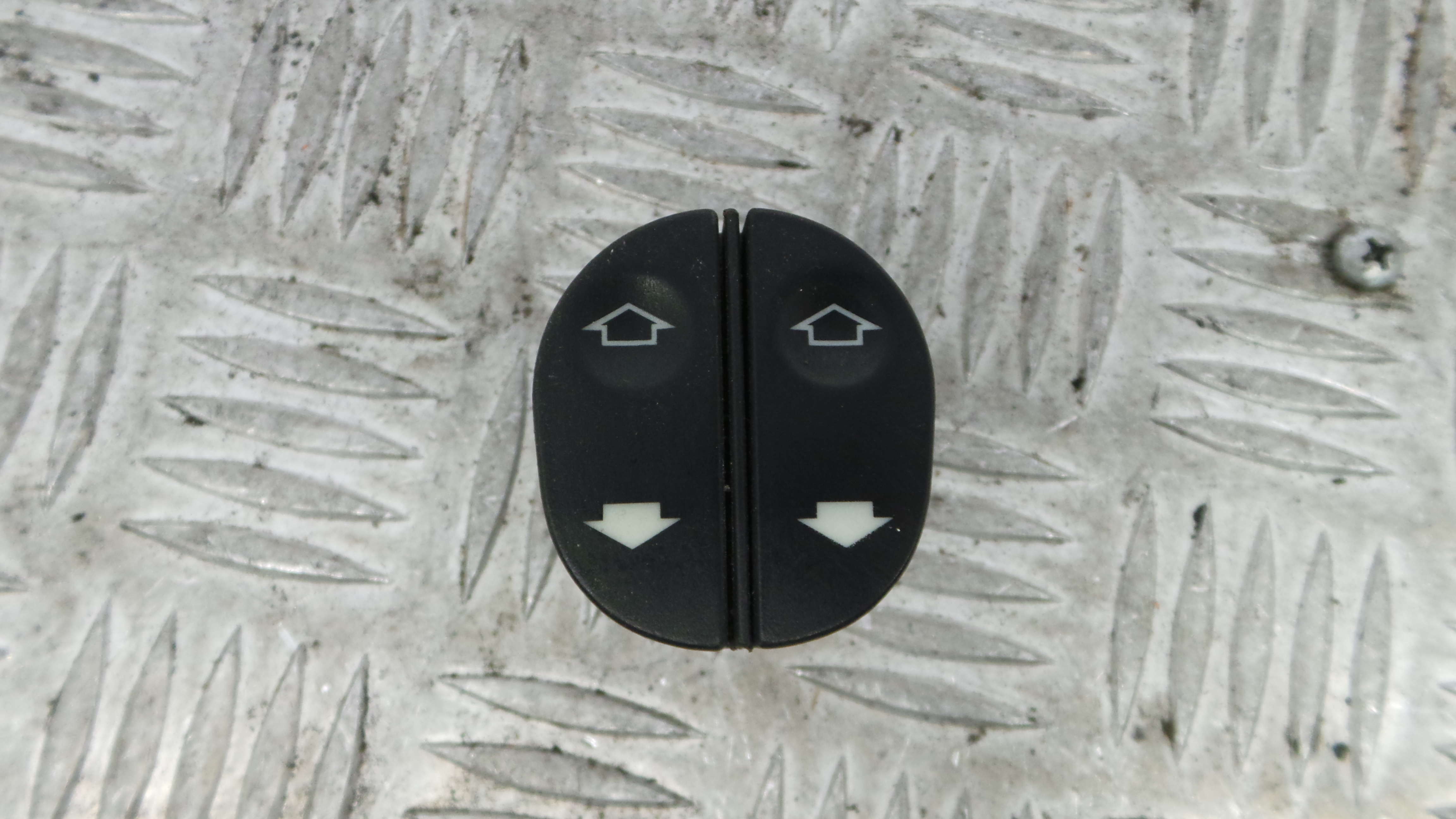 Interruptor / Comando Elevador Vidro Frente Esq  96FG-14529-BC - FORD FIESTA IV (JA_, JB_), FIESTA M-33641916