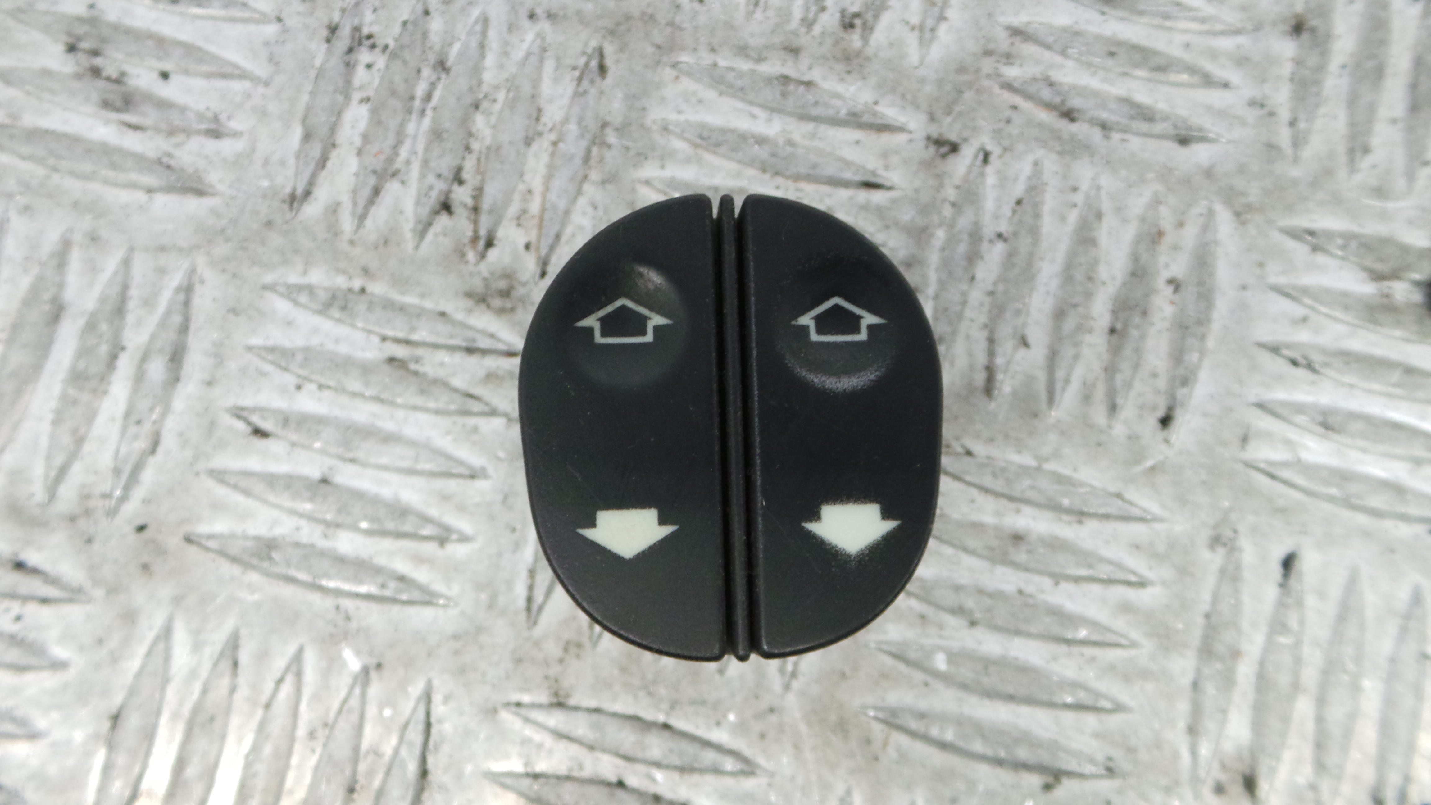 Interruptor / Comando Elevador Vidro Frente Esq  96FG-14529-BC - FORD FIESTA IV (JA_, JB_), FIESTA M-33641919