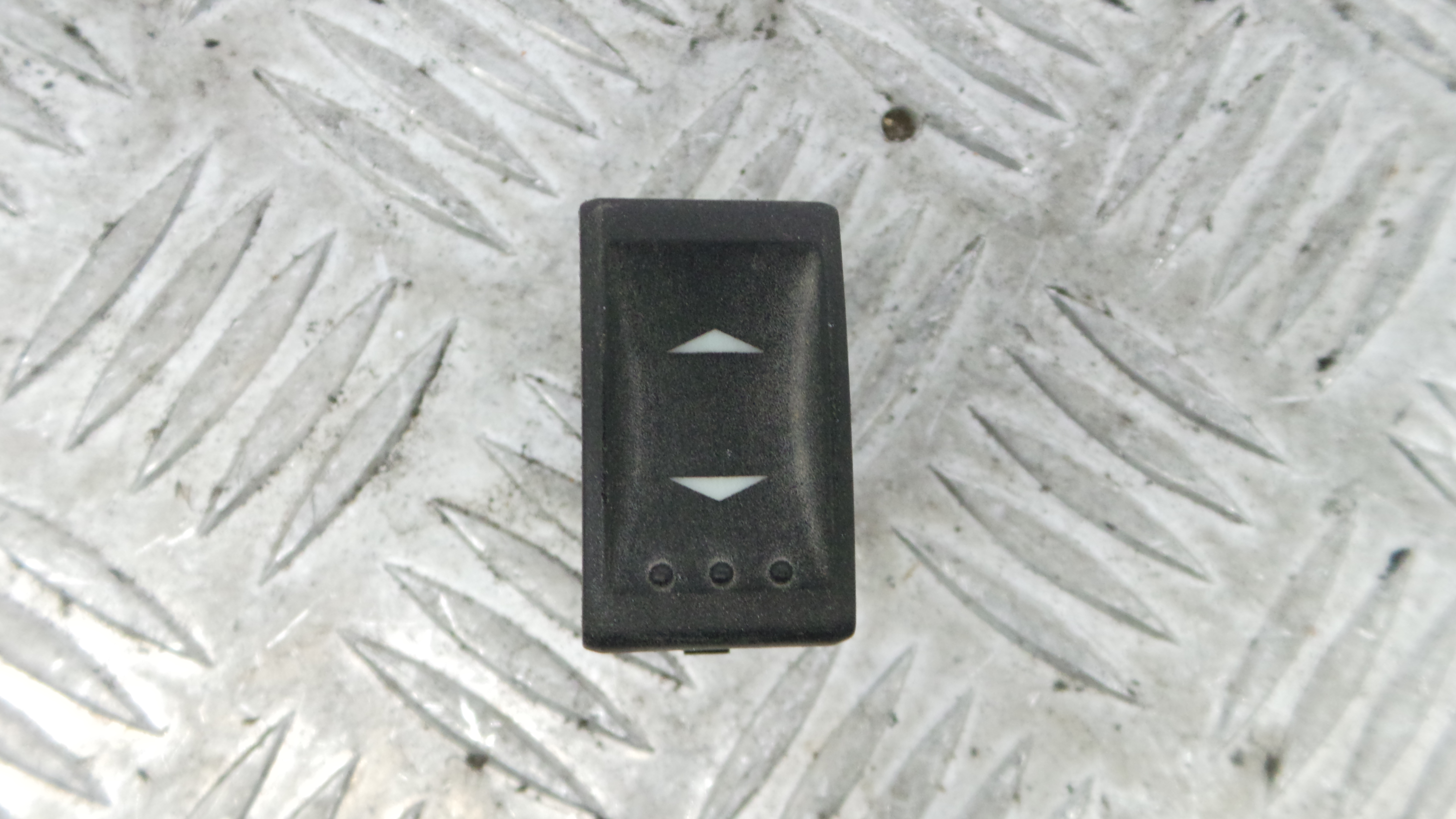 Interruptor / Comando Elevador Vidro Trás Dto 1S7T-14529-AB - FORD MONDEO III (B5Y)-33641985