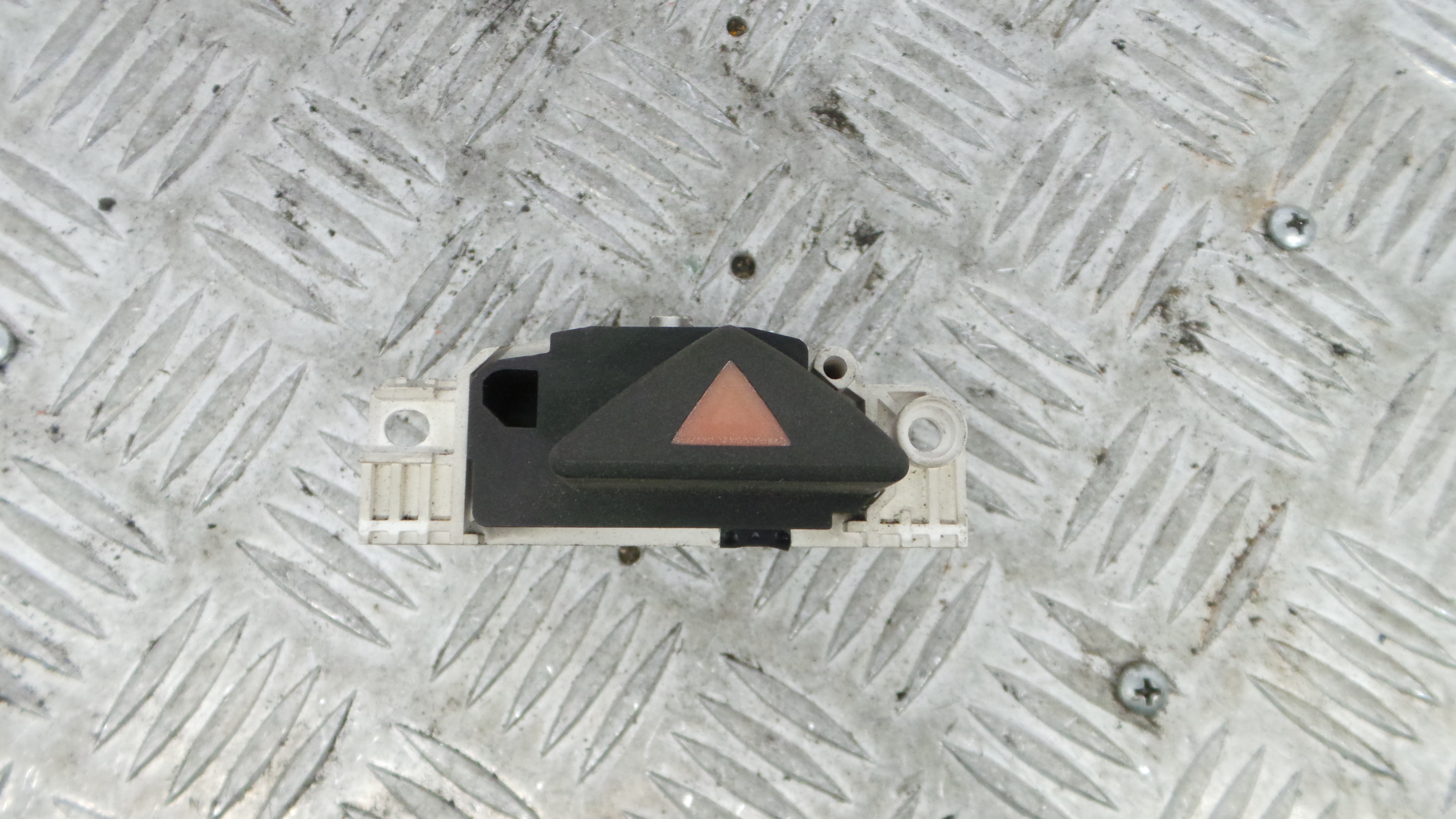 warning 4 piscas 98AG-13A350-AD - FORD FOCUS I (DAW, DBW)-33642340